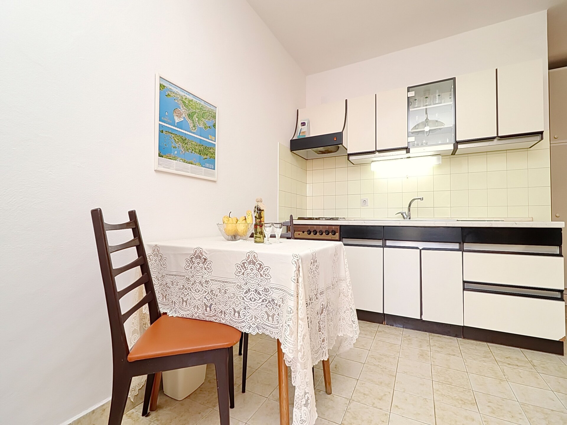 Appartement LANA: 2 slaapkamers, terras met zeezicht in baai Vrbovica - foto 3