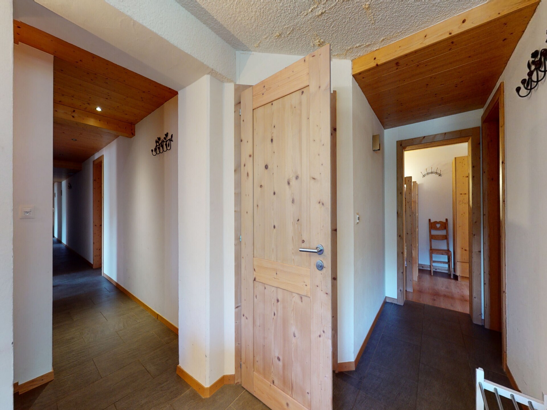 Chalet Des Alpes 004: Direct aan de piste voor 16 personen in WALI - foto 12