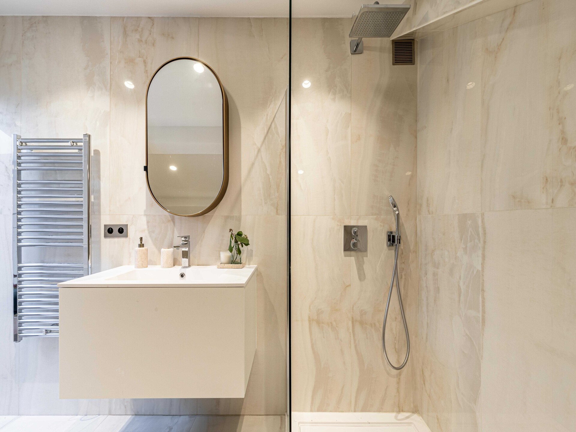 Luxe 8-persoons appartement op 2 minuten van het Palais des Festivals - foto 13