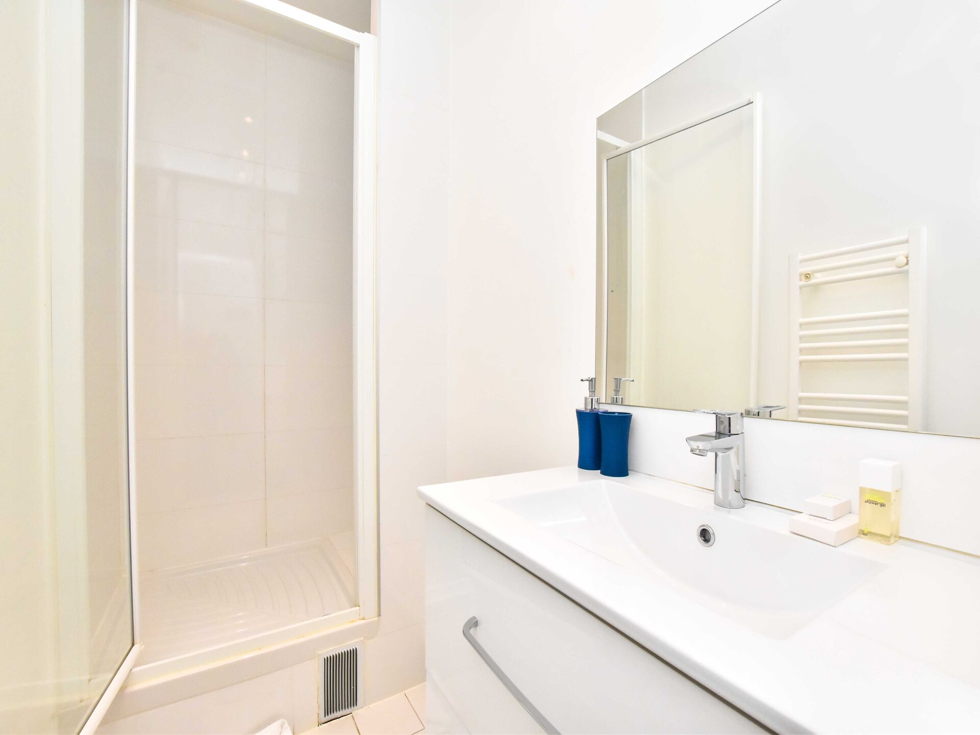 Licht 2-slaapkamerappartement in levendig Bonne-Nouvelle, Parijs - foto 4