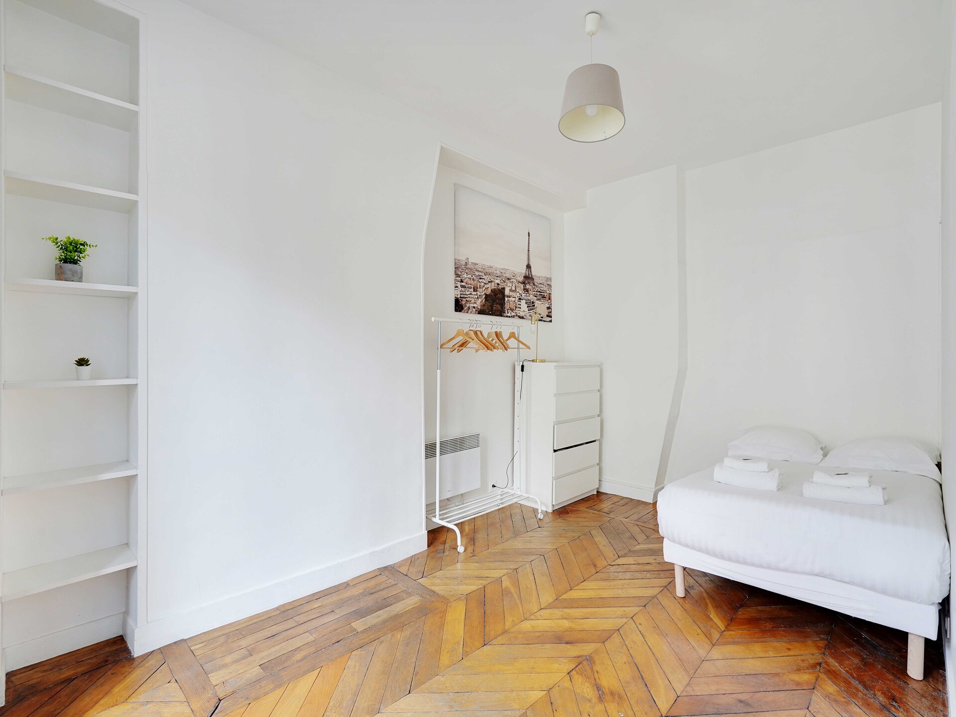 Licht 2-slaapkamerappartement in levendig Bonne-Nouvelle, Parijs - foto 11