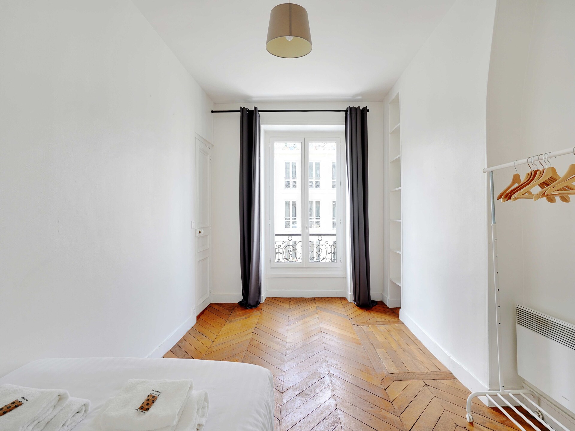 Licht 2-slaapkamerappartement in levendig Bonne-Nouvelle, Parijs - foto 13