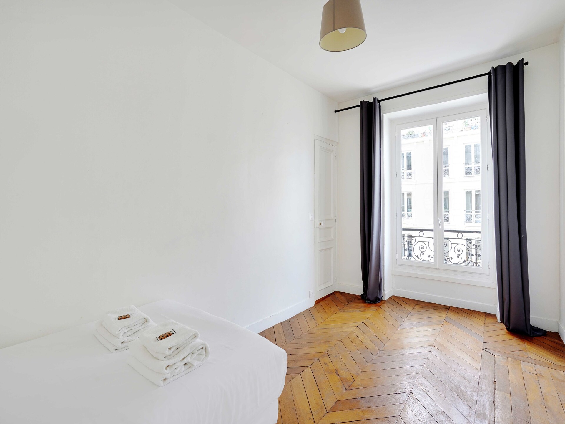 Licht 2-slaapkamerappartement in levendig Bonne-Nouvelle, Parijs - foto 14