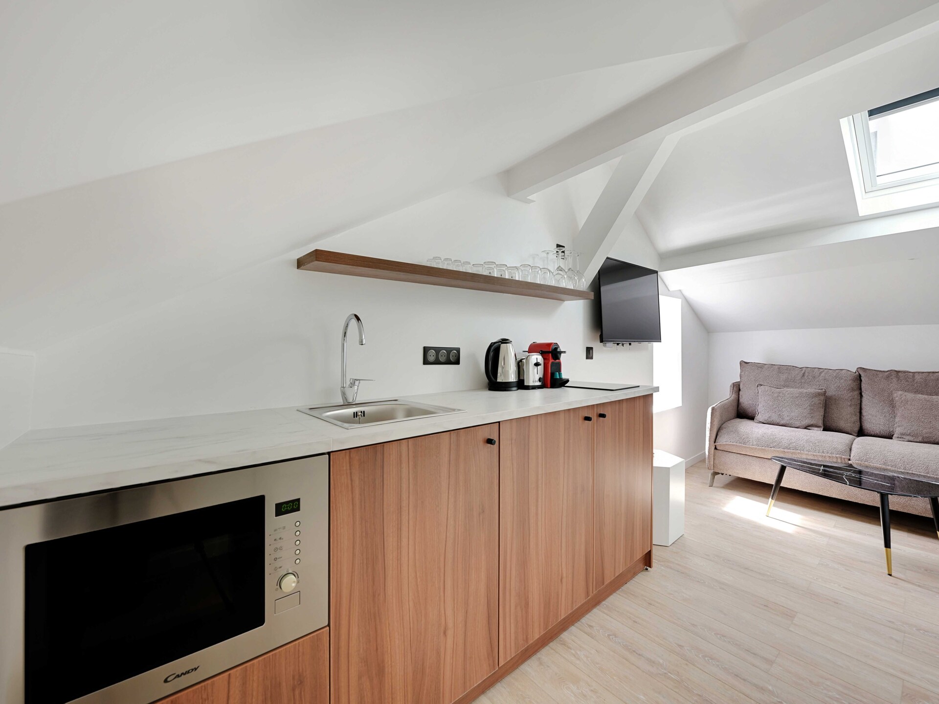 Stijlvol gerenoveerd appartement voor 2 aan de rand van Parijs - foto 4