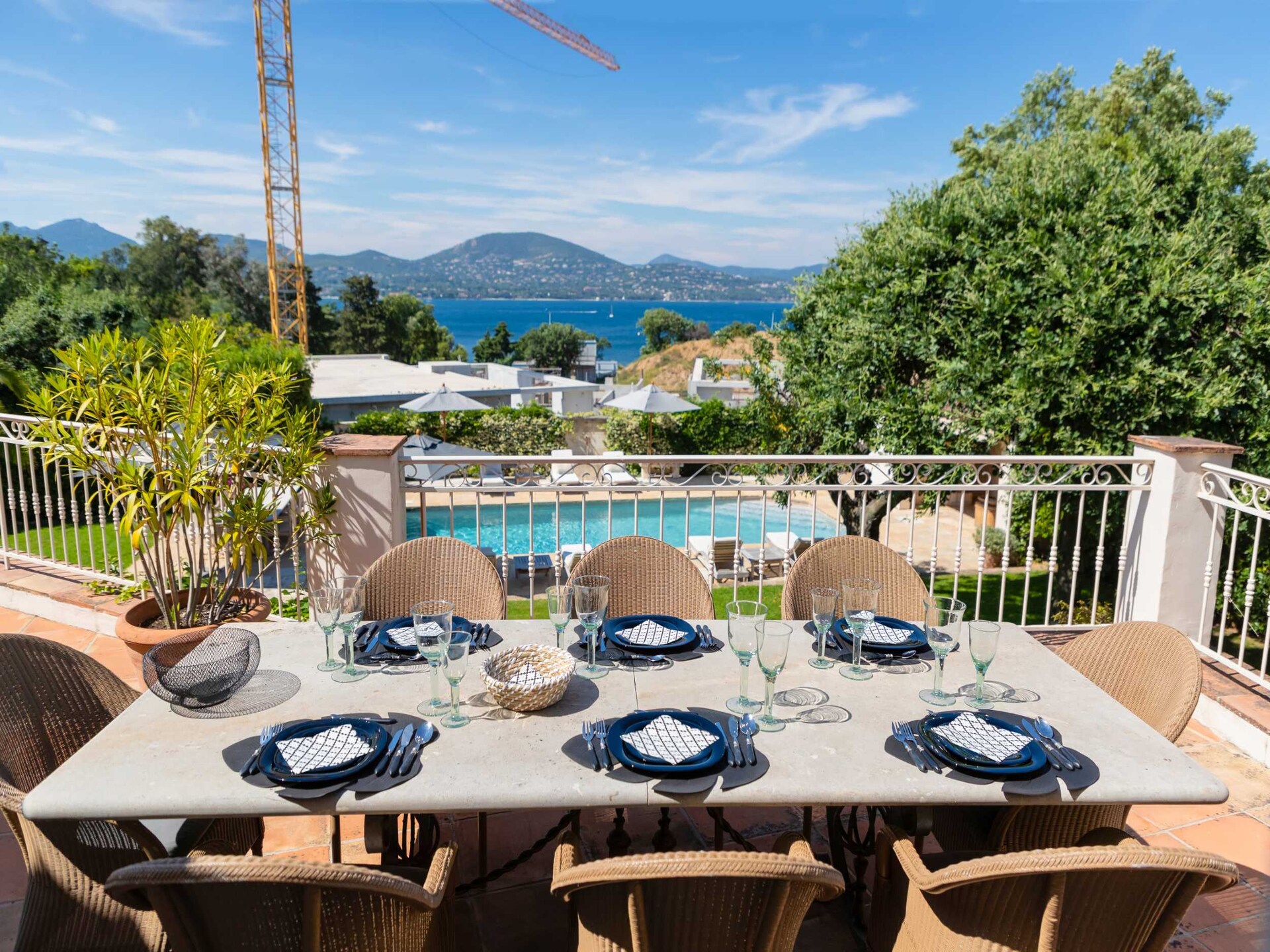 Luxe gerenoveerde villa voor 10 personen nabij Saint-Tropez met zeezicht - foto 19