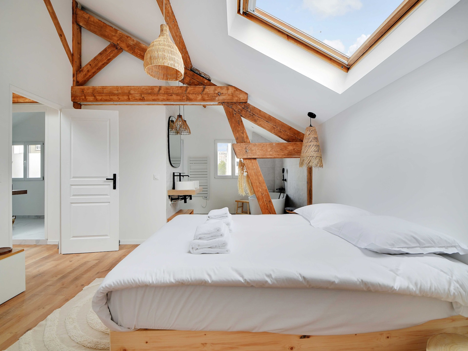 Stijlvol Appartement met 2 Slaapkamers nabij Metro 14 in Saint-Ouen-sur-Seine - foto 3