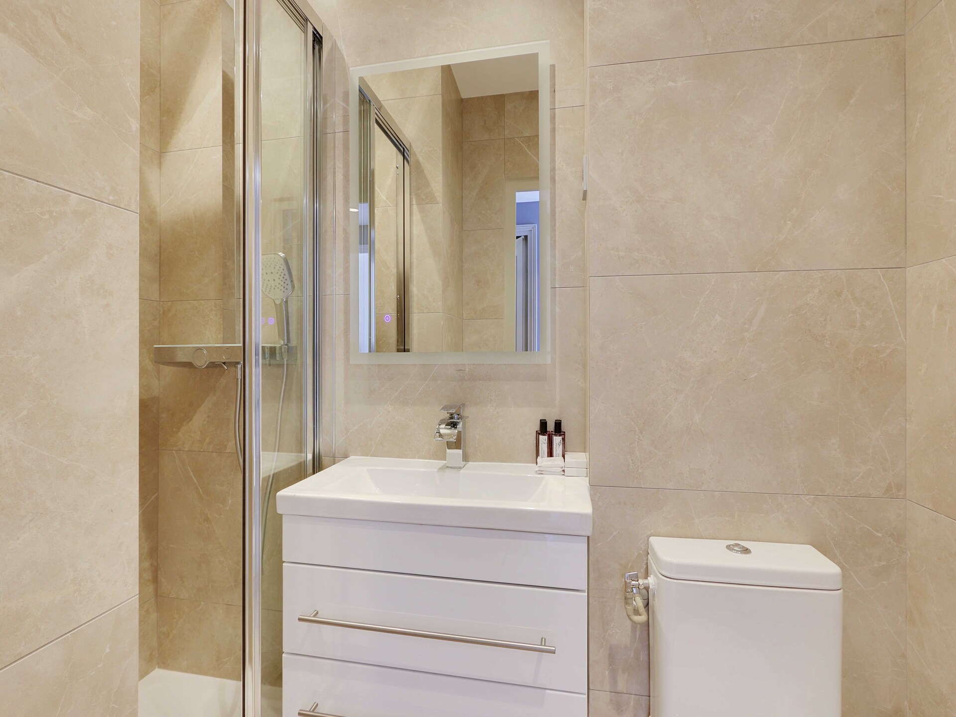 Licht appartement voor 4 in de bruisende wijk Roquette, Parijs - foto 5