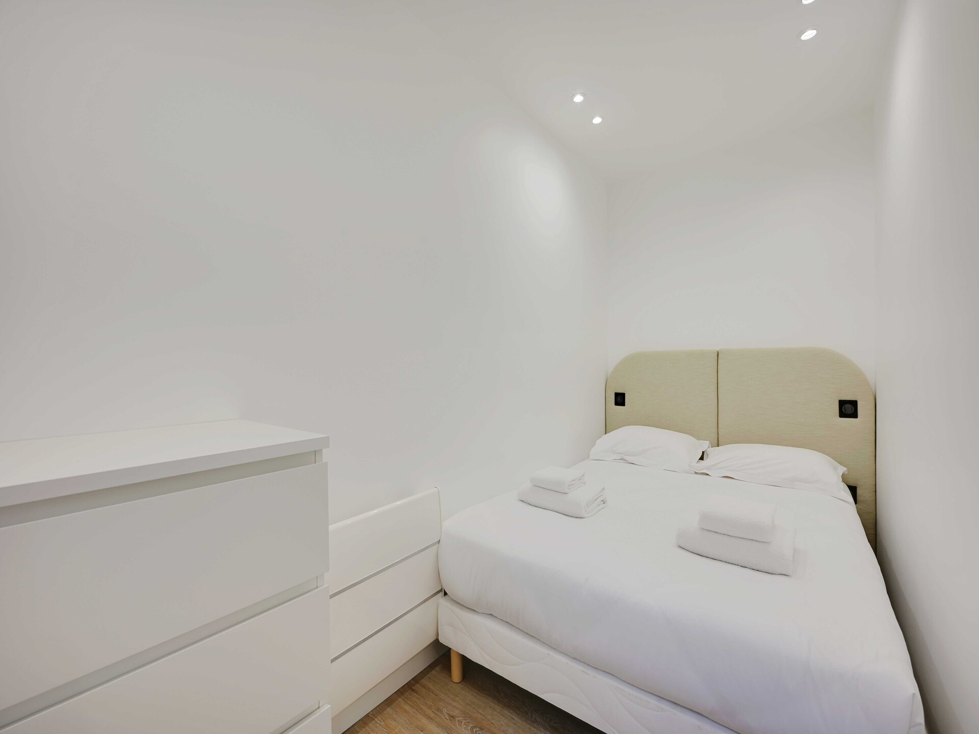 Compact appartement met terras, op 5 minuten van de metro naar Parijs - foto 3