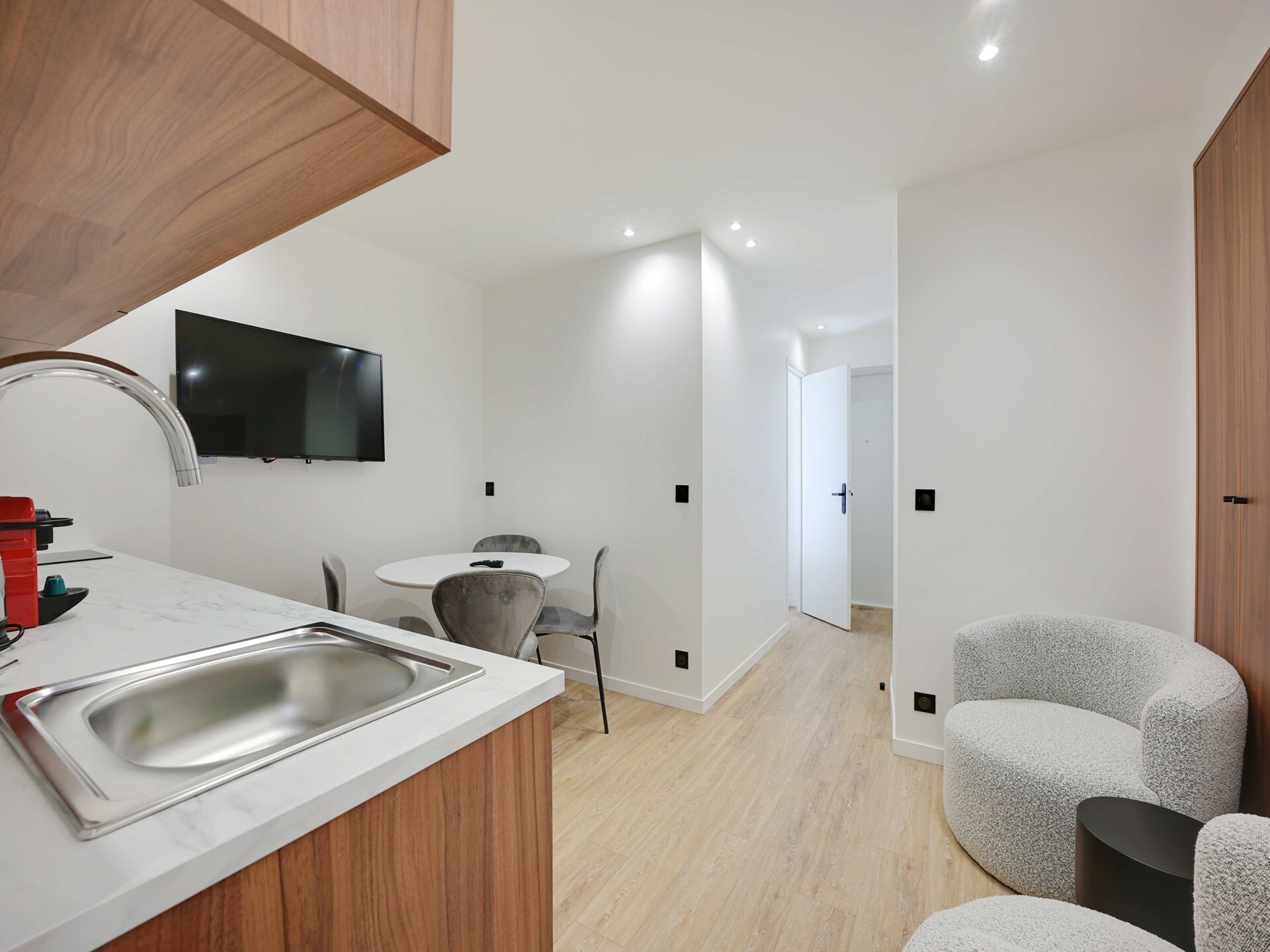 Compact appartement met terras, op 5 minuten van de metro naar Parijs - foto 7