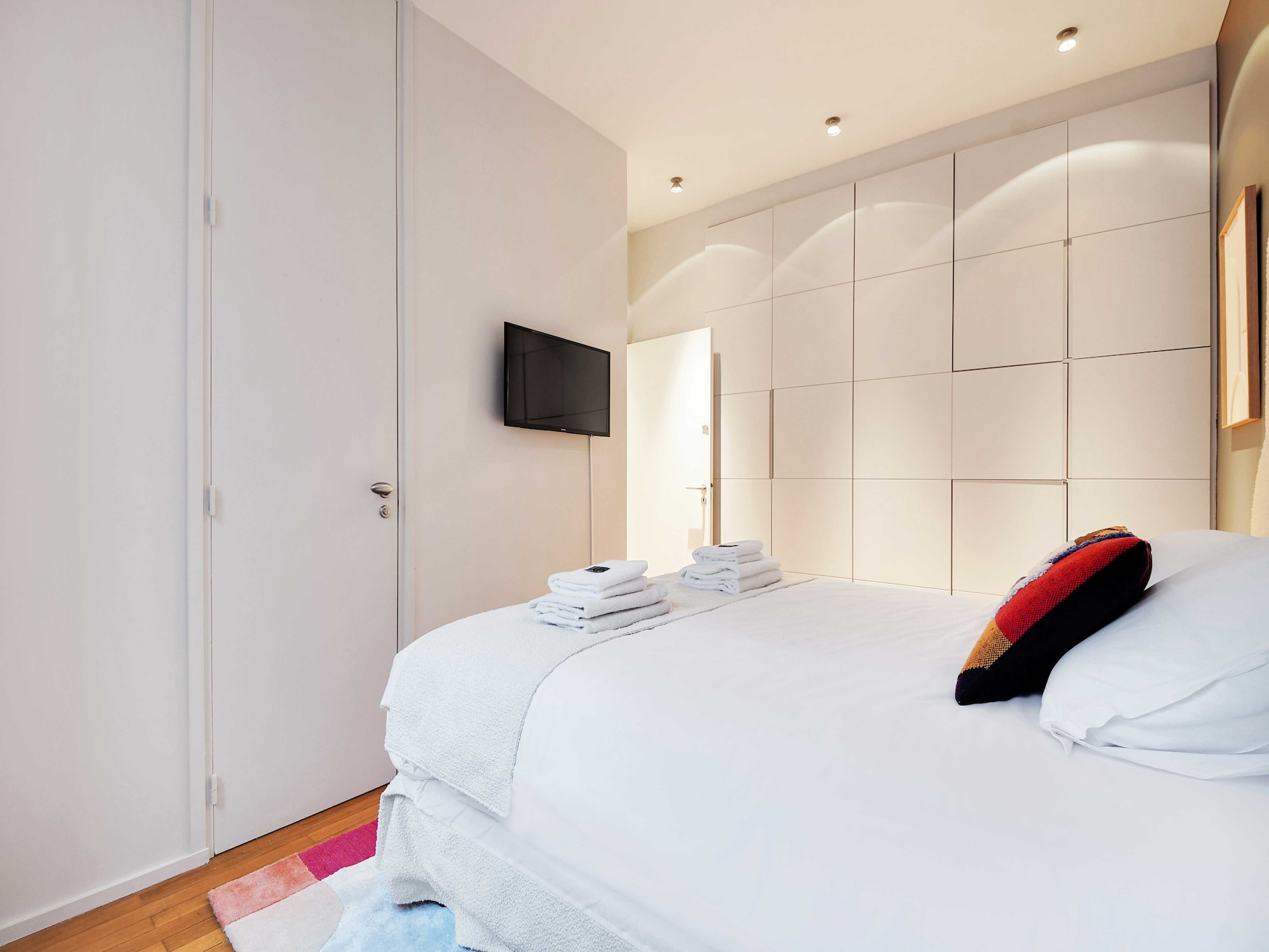 Stijlvol appartement met 4 slaapkamers in het 17e arrondissement, vlakbij metro Pereire - foto 37