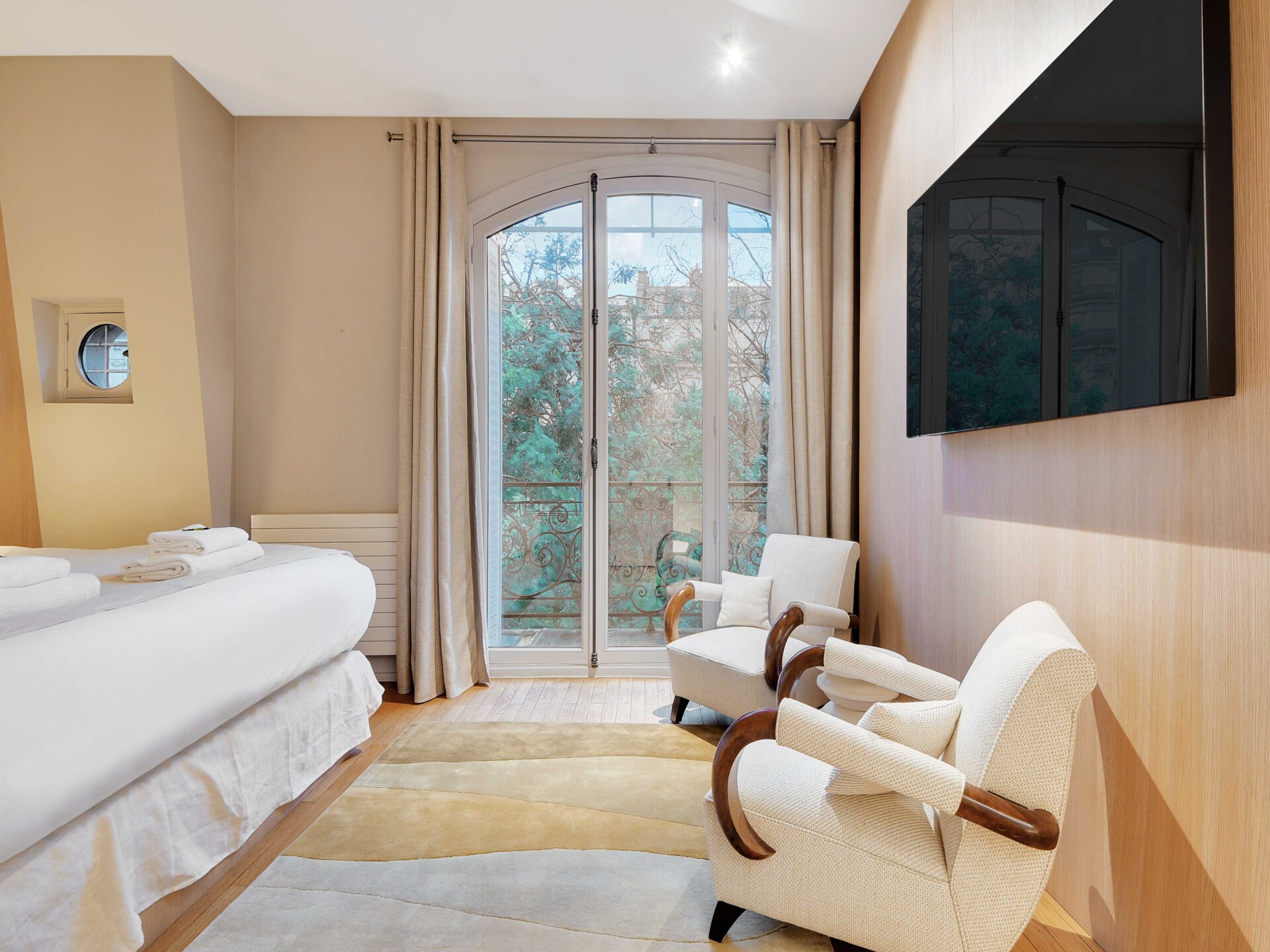 Stijlvol appartement met 4 slaapkamers in het 17e arrondissement, vlakbij metro Pereire - foto 38
