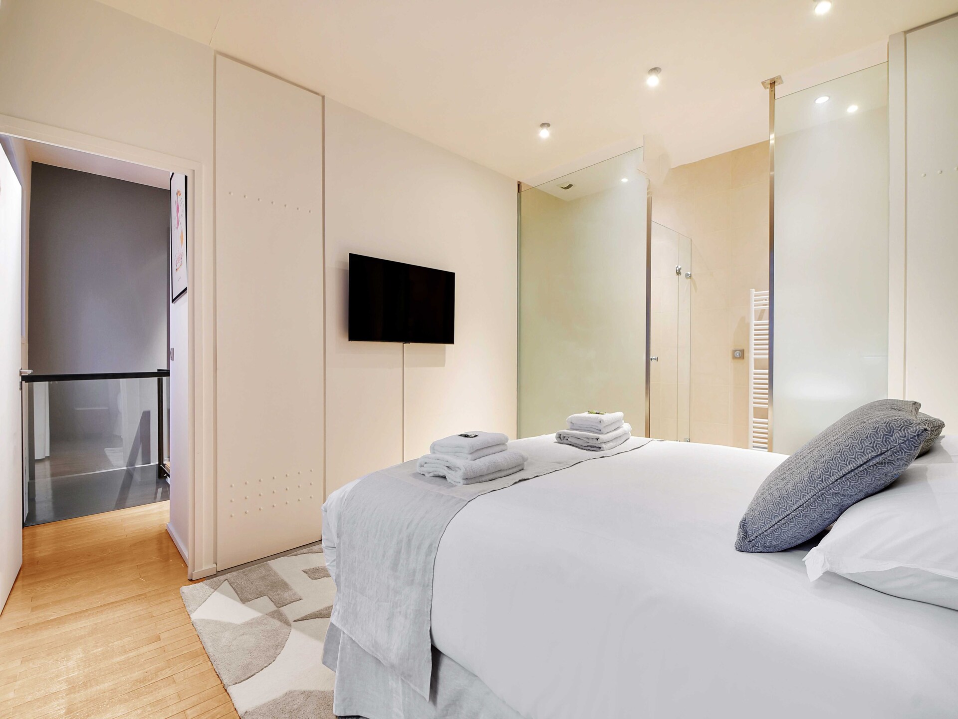 Stijlvol appartement met 4 slaapkamers in het 17e arrondissement, vlakbij metro Pereire - foto 43