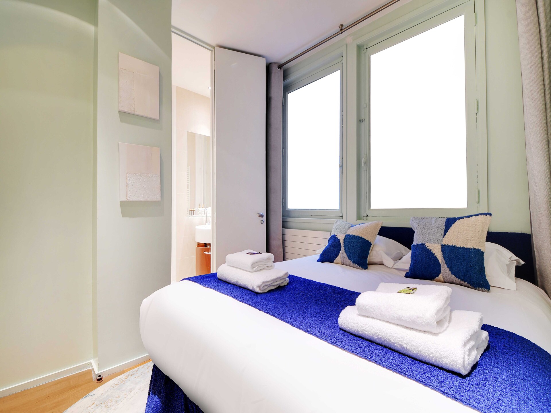 Stijlvol appartement met 4 slaapkamers in het 17e arrondissement, vlakbij metro Pereire - foto 45