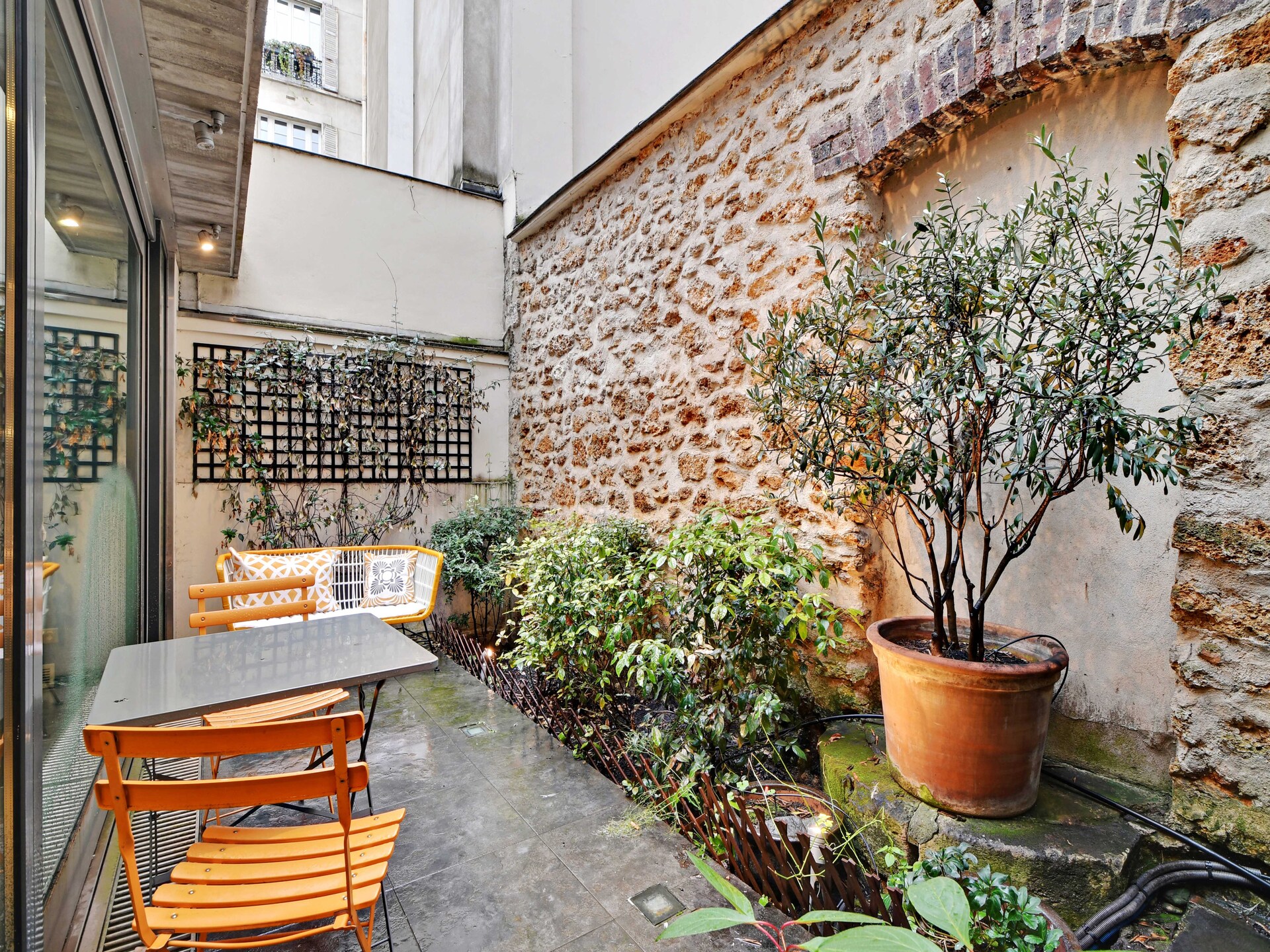 Stijlvol appartement met 4 slaapkamers in het 17e arrondissement, vlakbij metro Pereire - foto 49