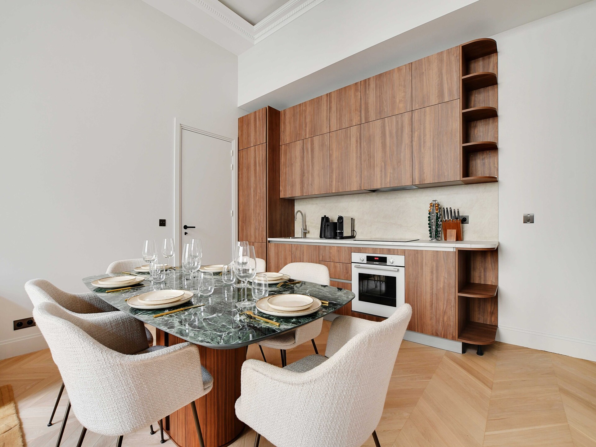Ruim 4-persoons appartement aan de Champs-Élysées, 8e arrondissement - foto 2