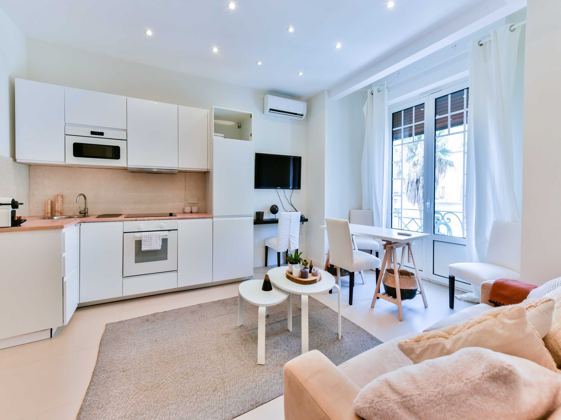 Gerenoveerd appartement op 4 minuten van het strand in Juan-les-Pins - foto 1