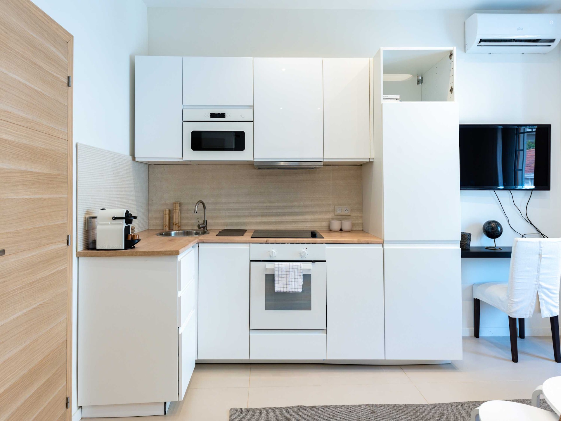 Gerenoveerd appartement op 4 minuten van het strand in Juan-les-Pins - foto 3