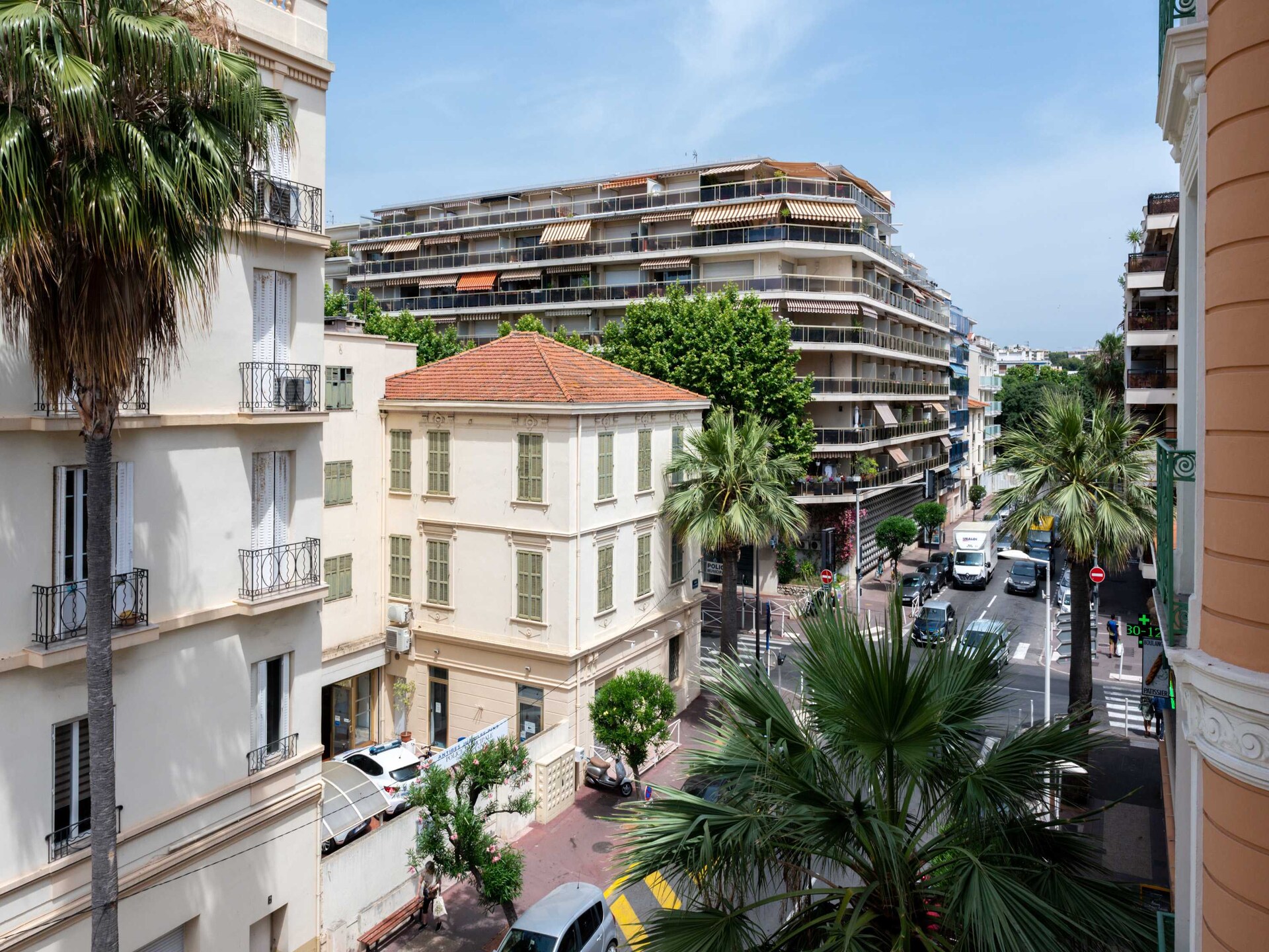 Gerenoveerd appartement op 4 minuten van het strand in Juan-les-Pins - foto 17