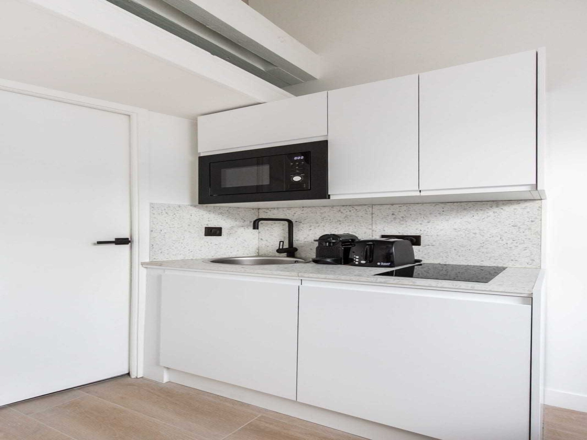Licht appartement in hartje Parijs, vlakbij de Eiffeltoren - foto 4
