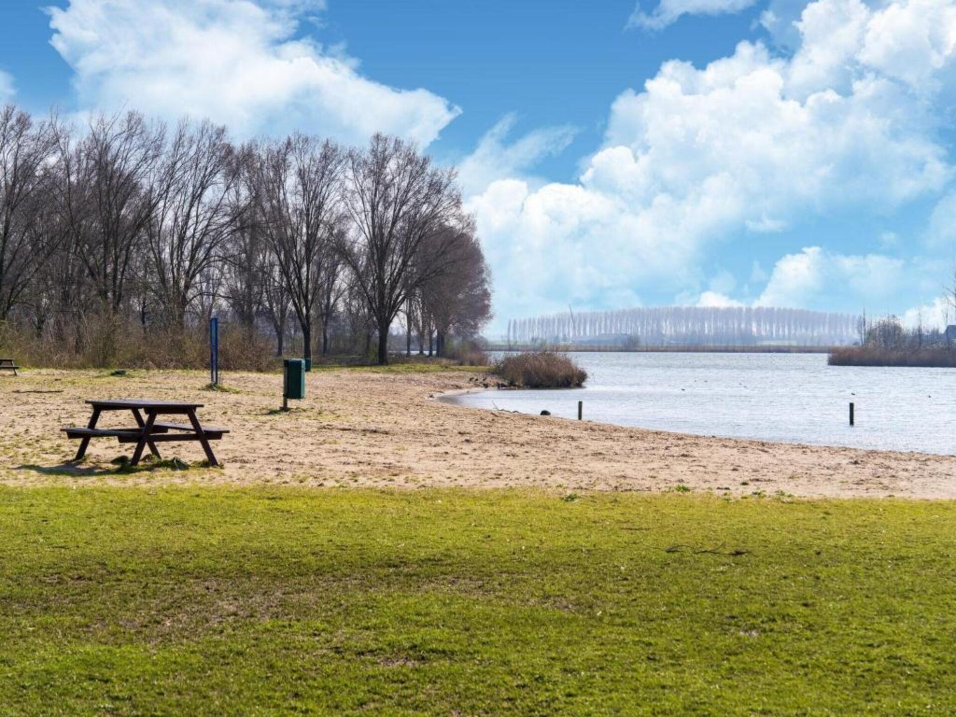 Vrijstaand vakantiehuis aan het water met eigen aanlegsteiger in Simonshaven - foto 28