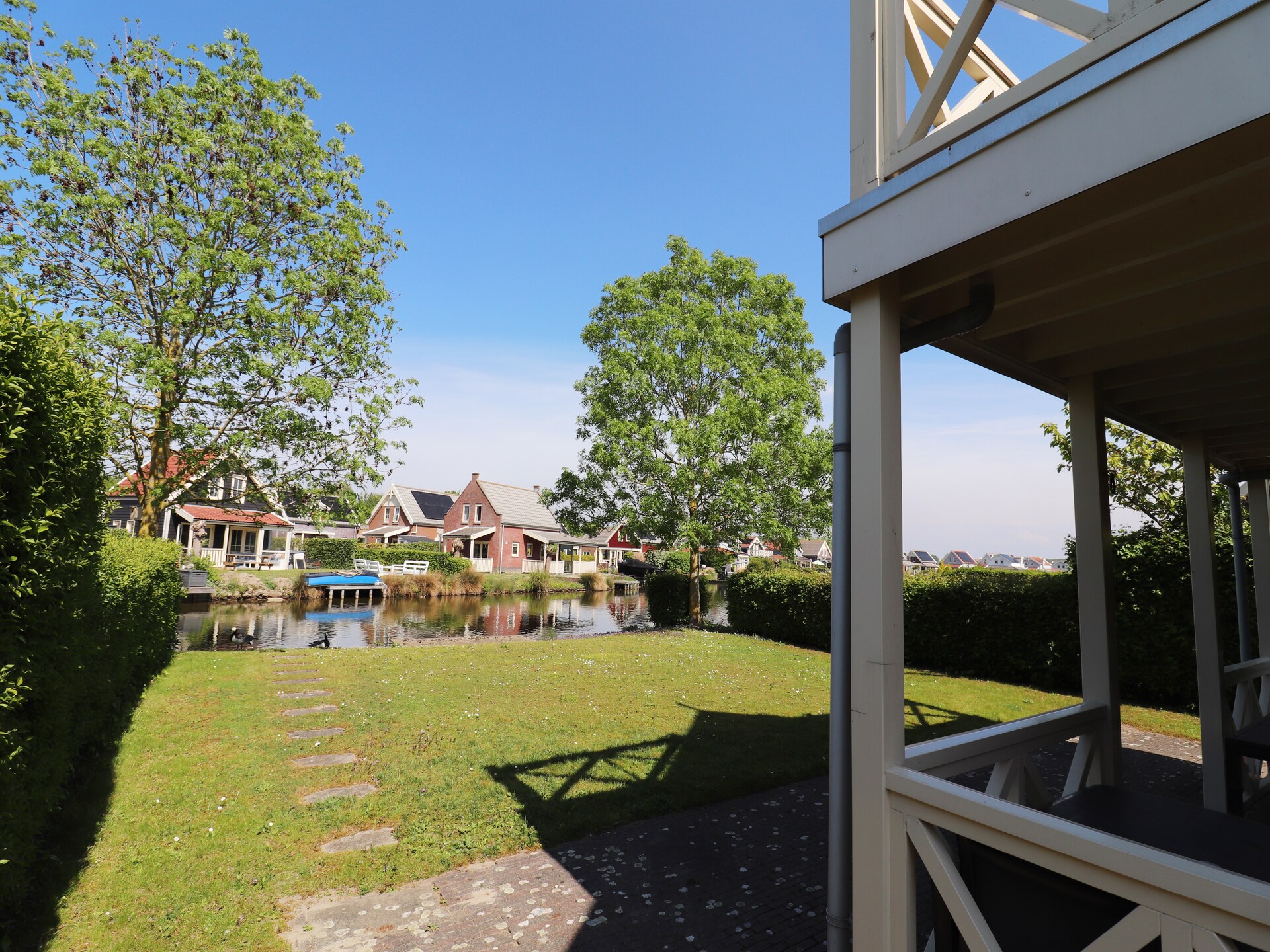 Vrijstaand vakantiehuis aan het water met eigen aanlegsteiger in Simonshaven - foto 2