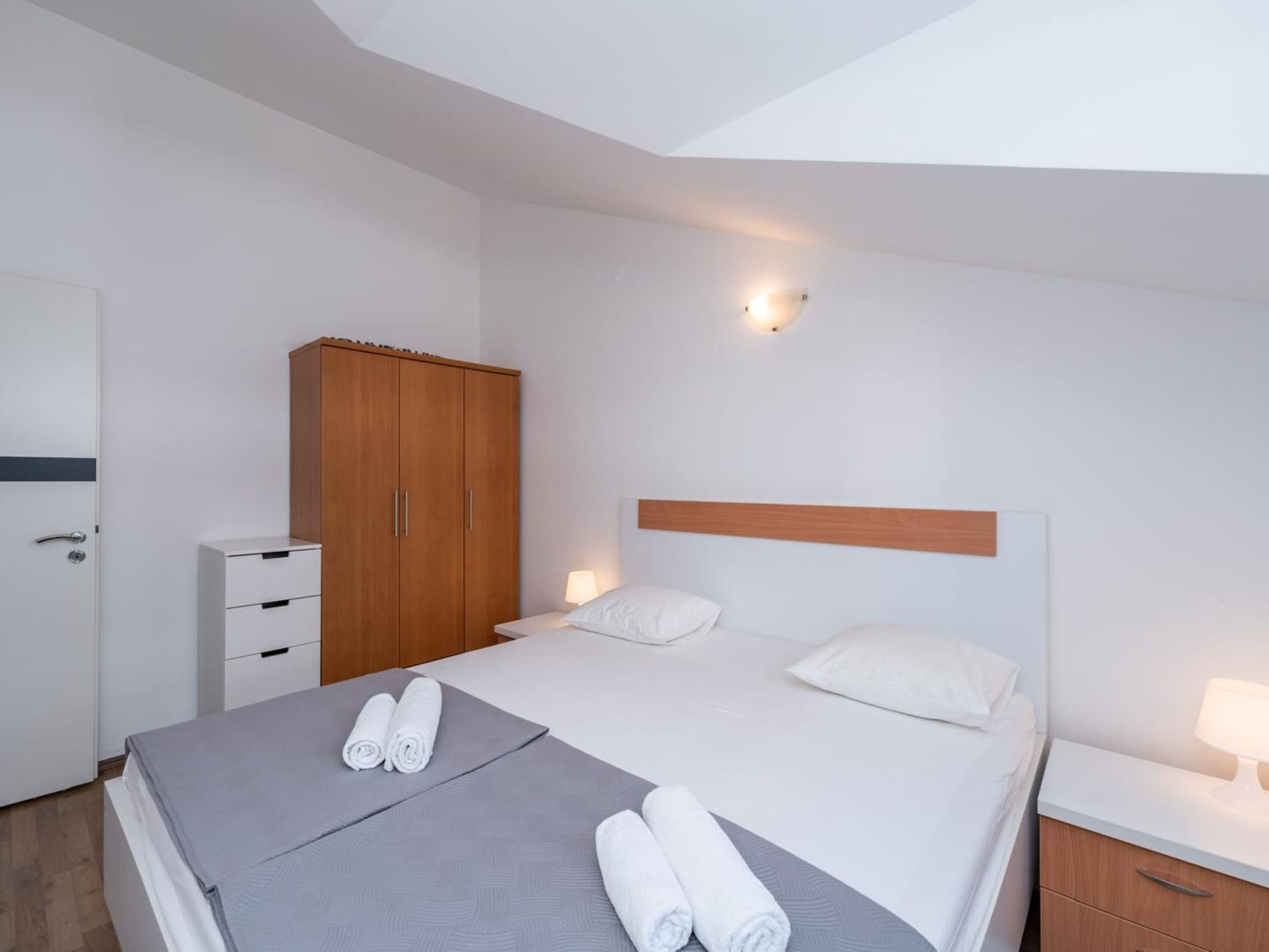 Villa S in Vodice: Ruime Vrijstaande Villa met Privézwembad op 200m van Strand - foto 12