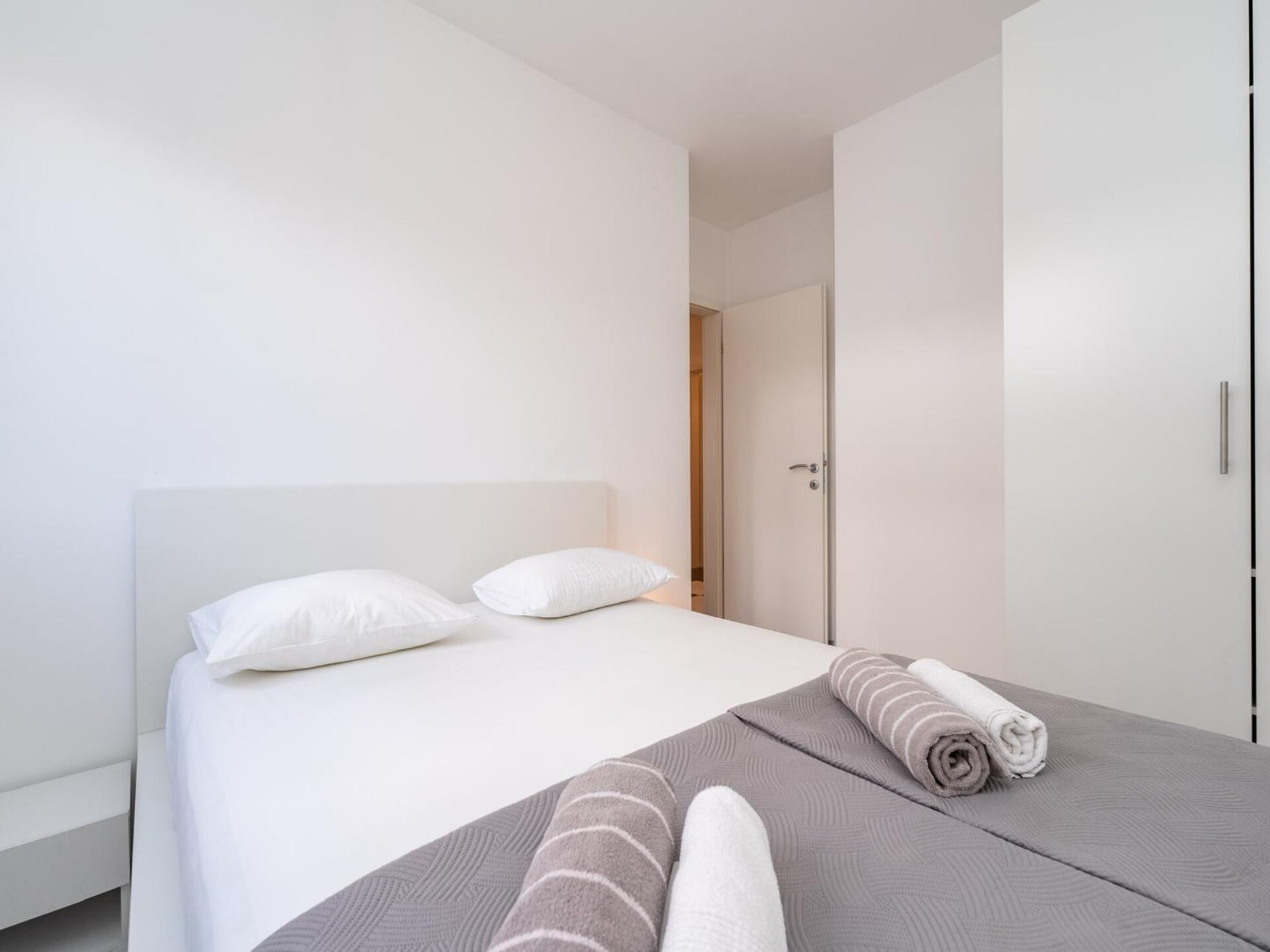 Villa S in Vodice: Ruime Vrijstaande Villa met Privézwembad op 200m van Strand - foto 15