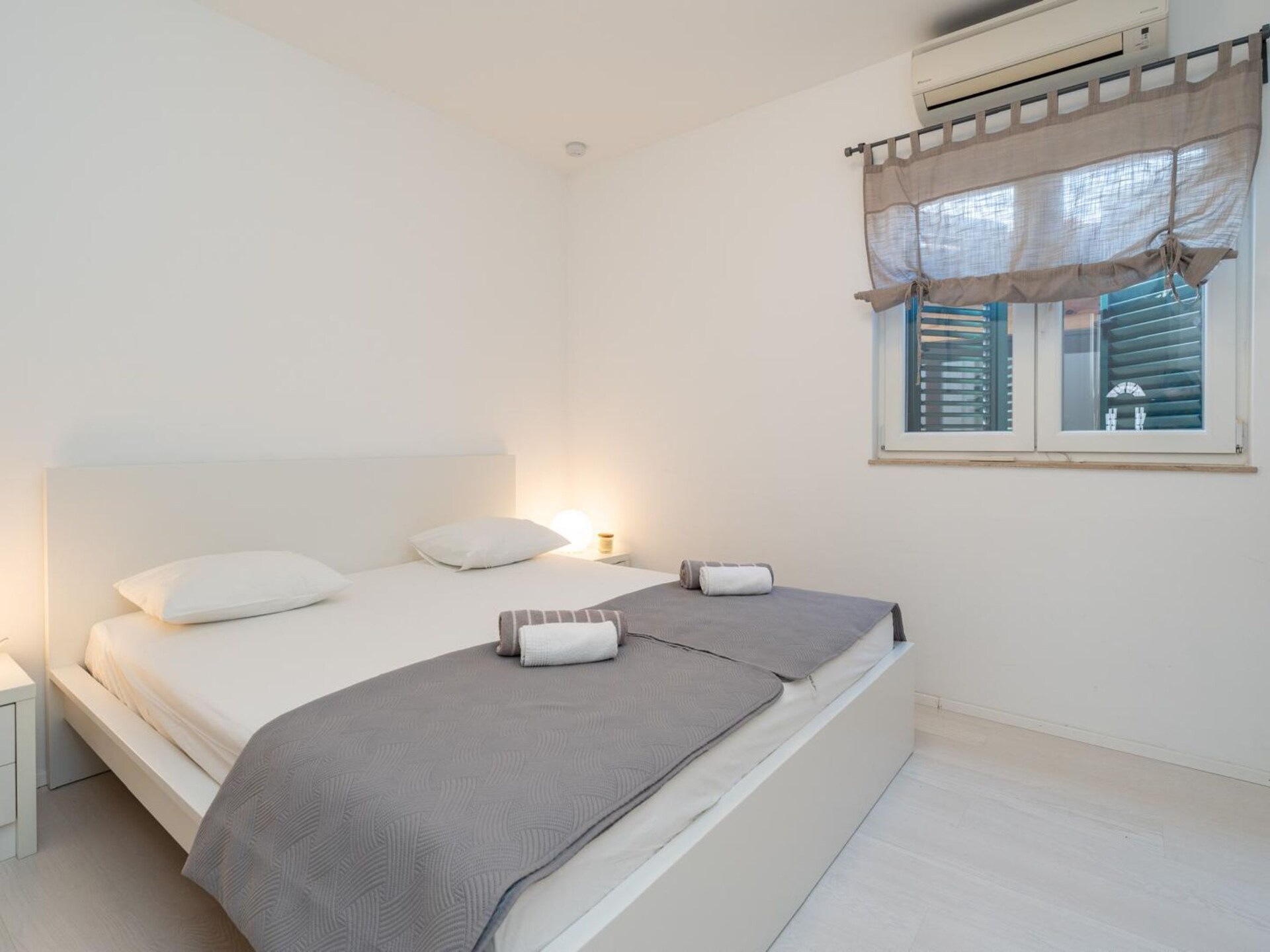 Villa S in Vodice: Ruime Vrijstaande Villa met Privézwembad op 200m van Strand - foto 17