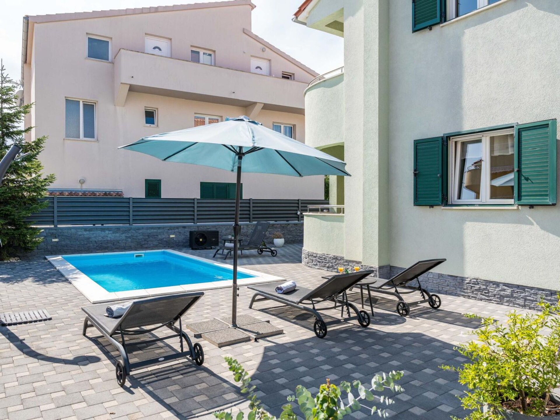 Villa S in Vodice: Ruime Vrijstaande Villa met Privézwembad op 200m van Strand - foto 23