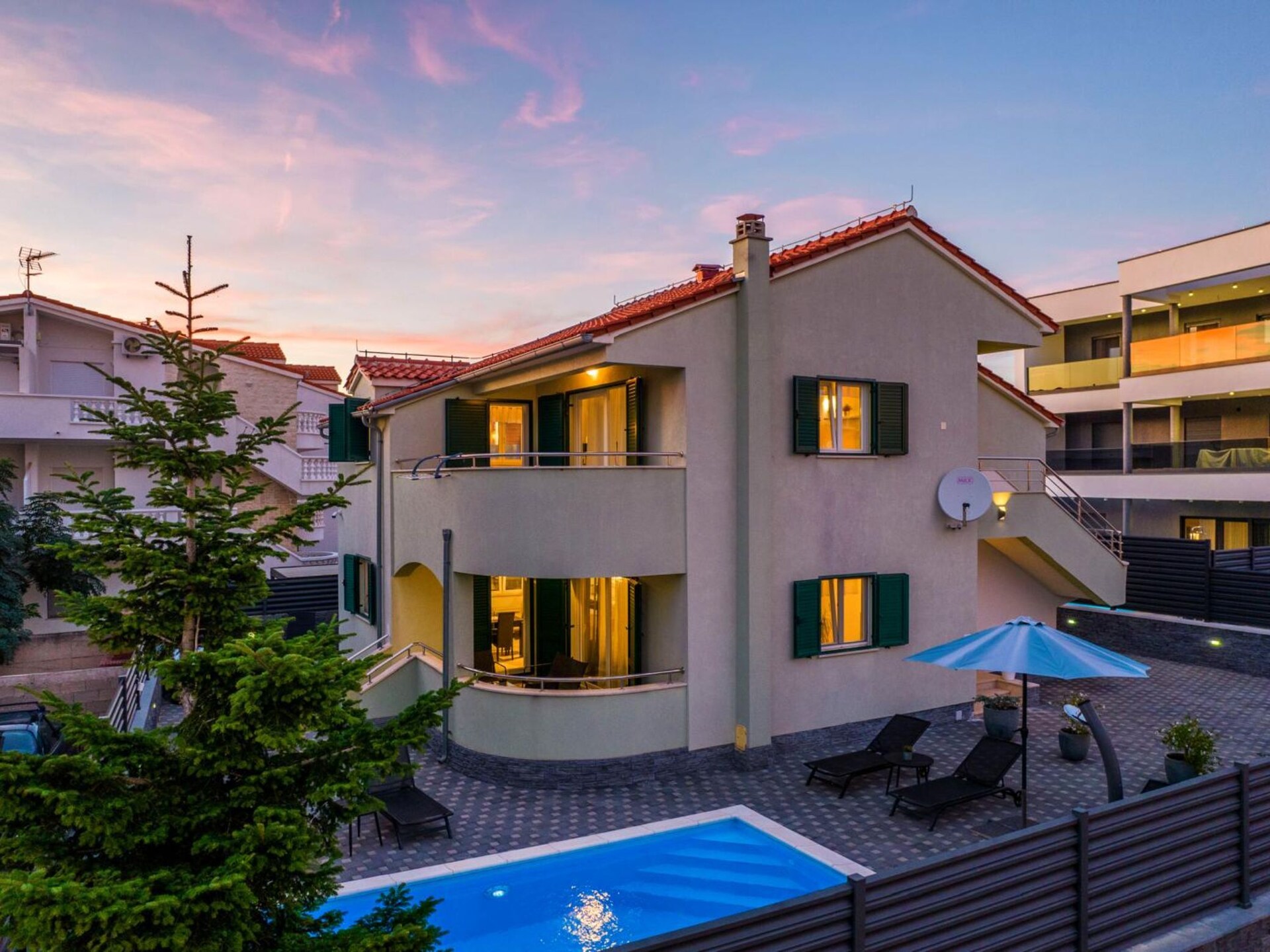 Villa S in Vodice: Ruime Vrijstaande Villa met Privézwembad op 200m van Strand - foto 42