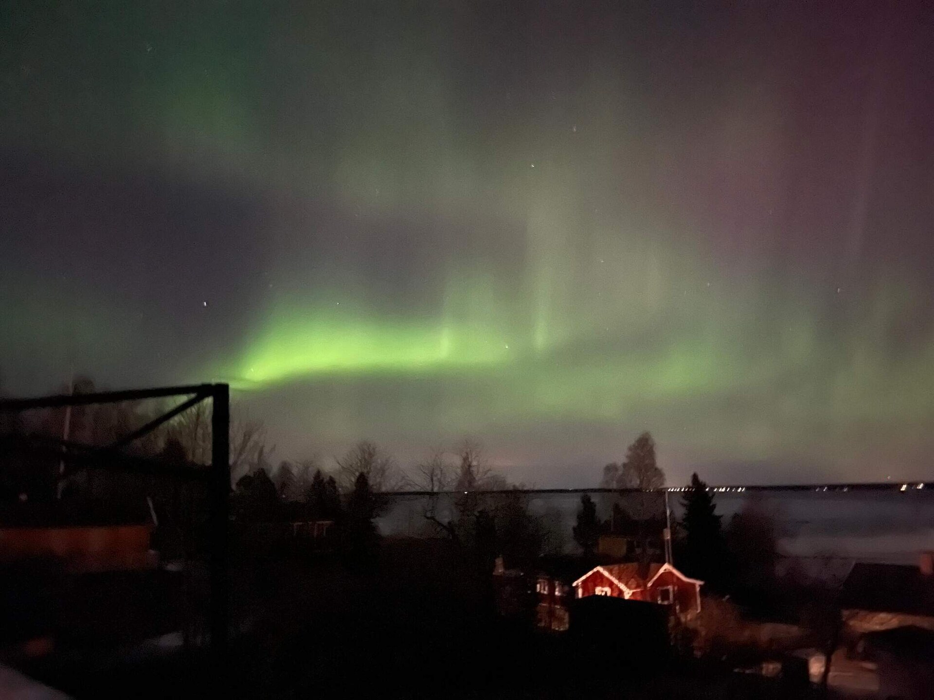 Knus Zweeds vakantiehuis aan het Hjälmaren meer met uitzicht - foto 7
