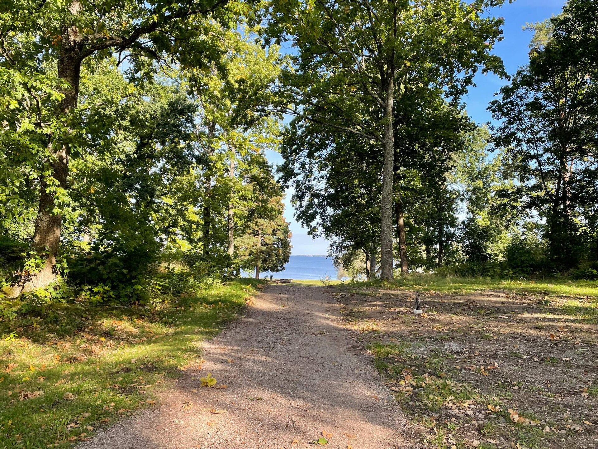 Knus Zweeds vakantiehuis aan het Hjälmaren meer met uitzicht - foto 3