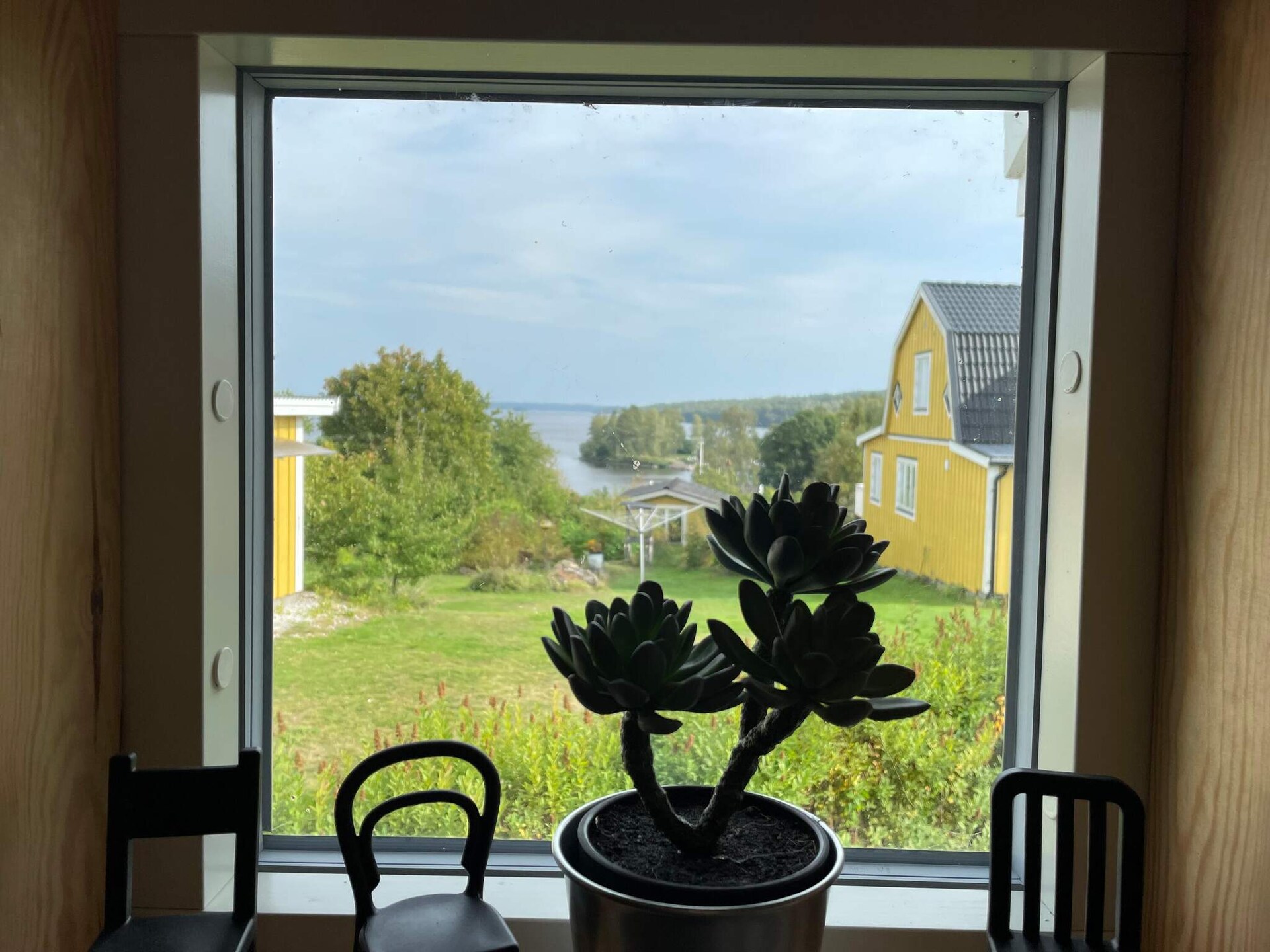 Knus Zweeds vakantiehuis aan het Hjälmaren meer met uitzicht - foto 15