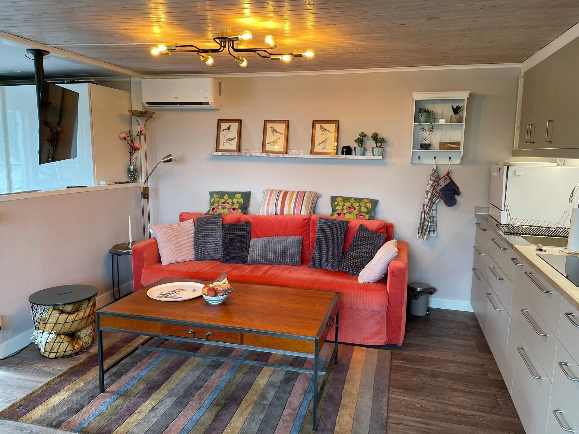 Knus Zweeds vakantiehuis aan het Hjälmaren meer met uitzicht - foto 10