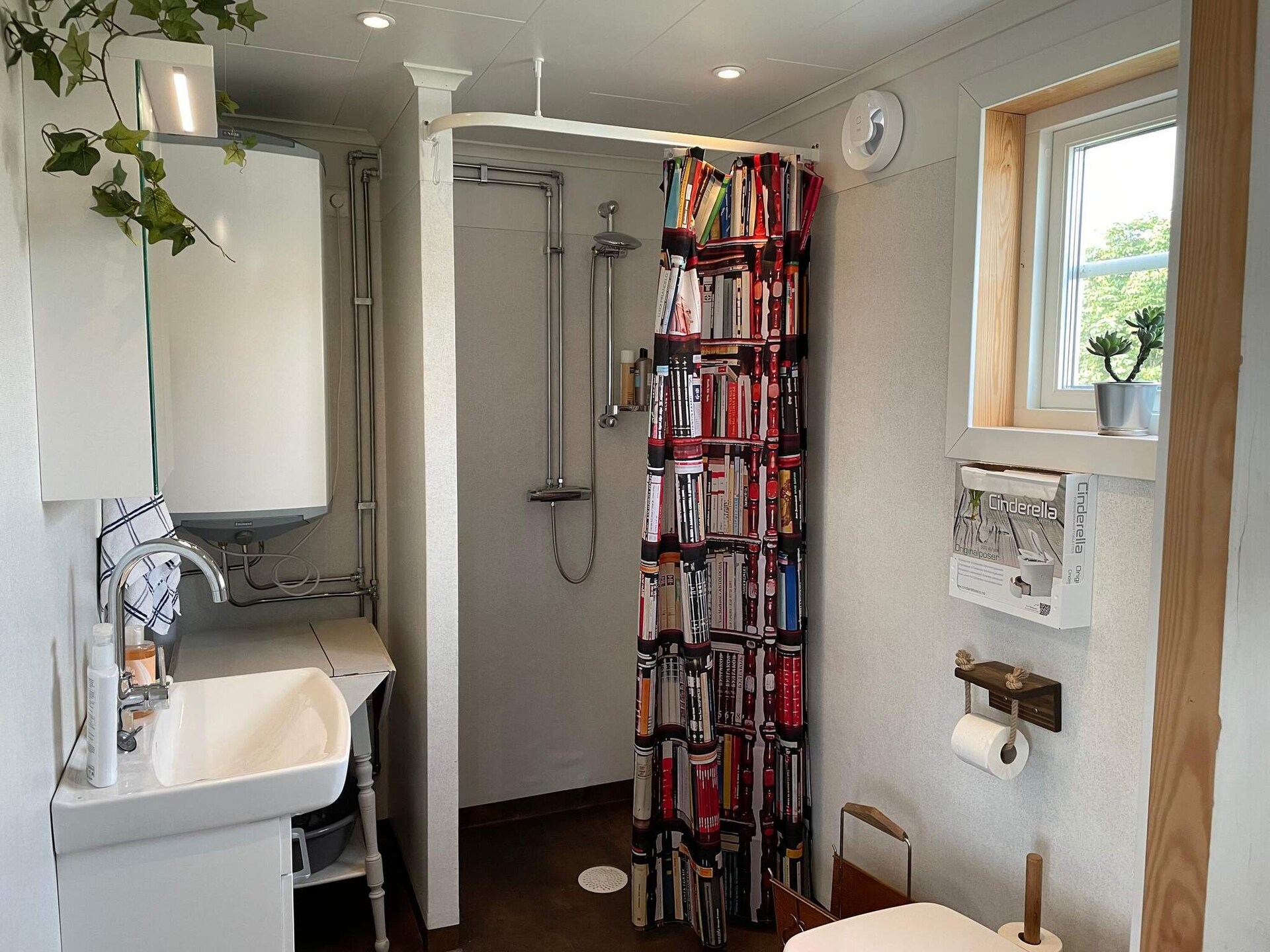 Knus Zweeds vakantiehuis aan het Hjälmaren meer met uitzicht - foto 16
