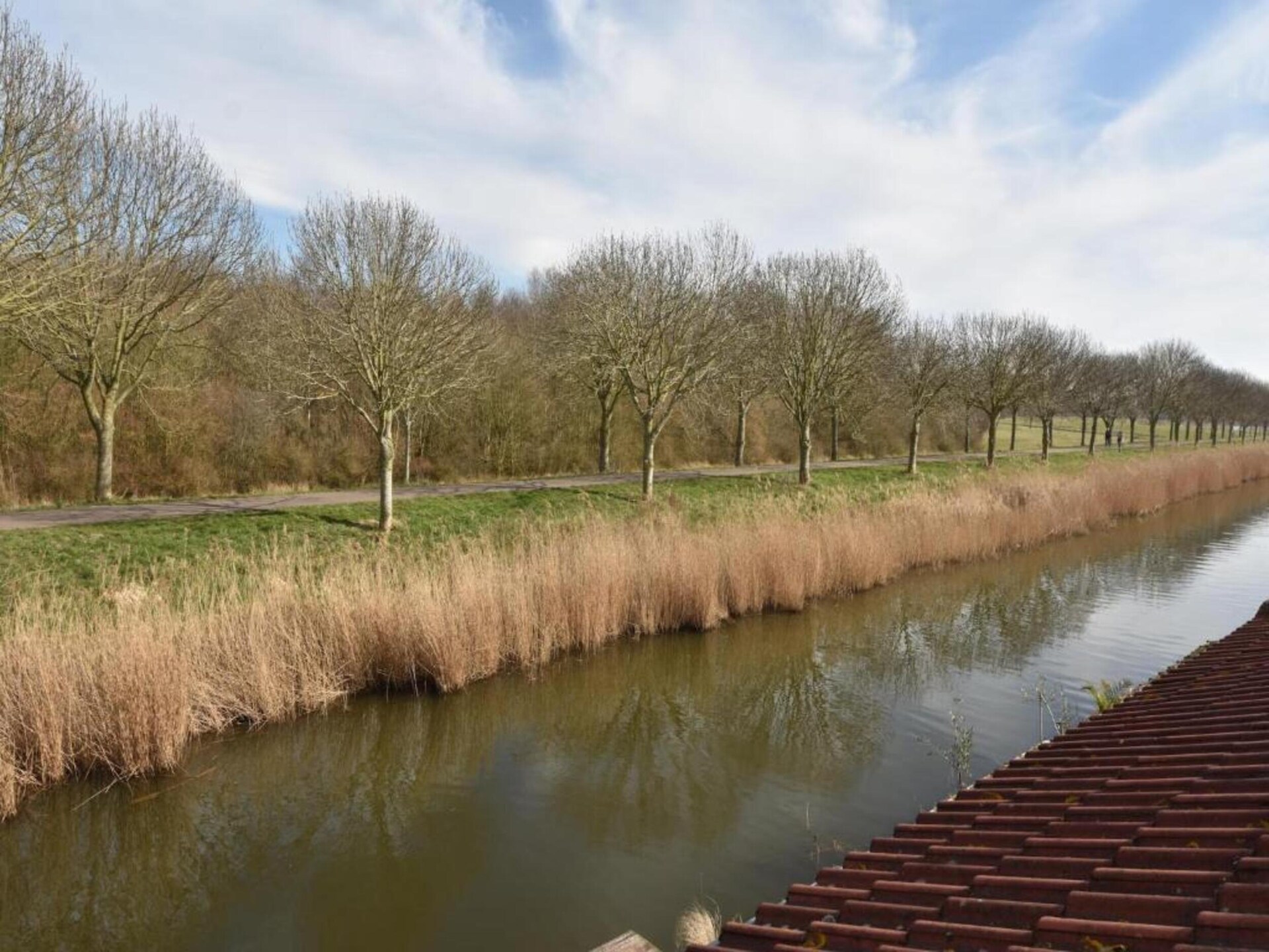 Vrijstaand vakantiehuis aan het water met aanlegsteiger in Simonshaven - foto 30