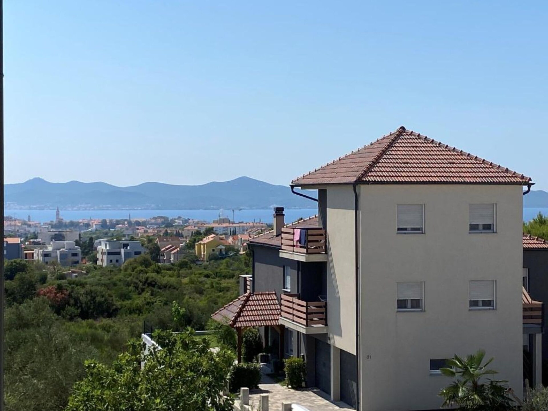 Modern appartement met balkon en uitzicht op Zadar, 2,5 km van het strand - foto 23