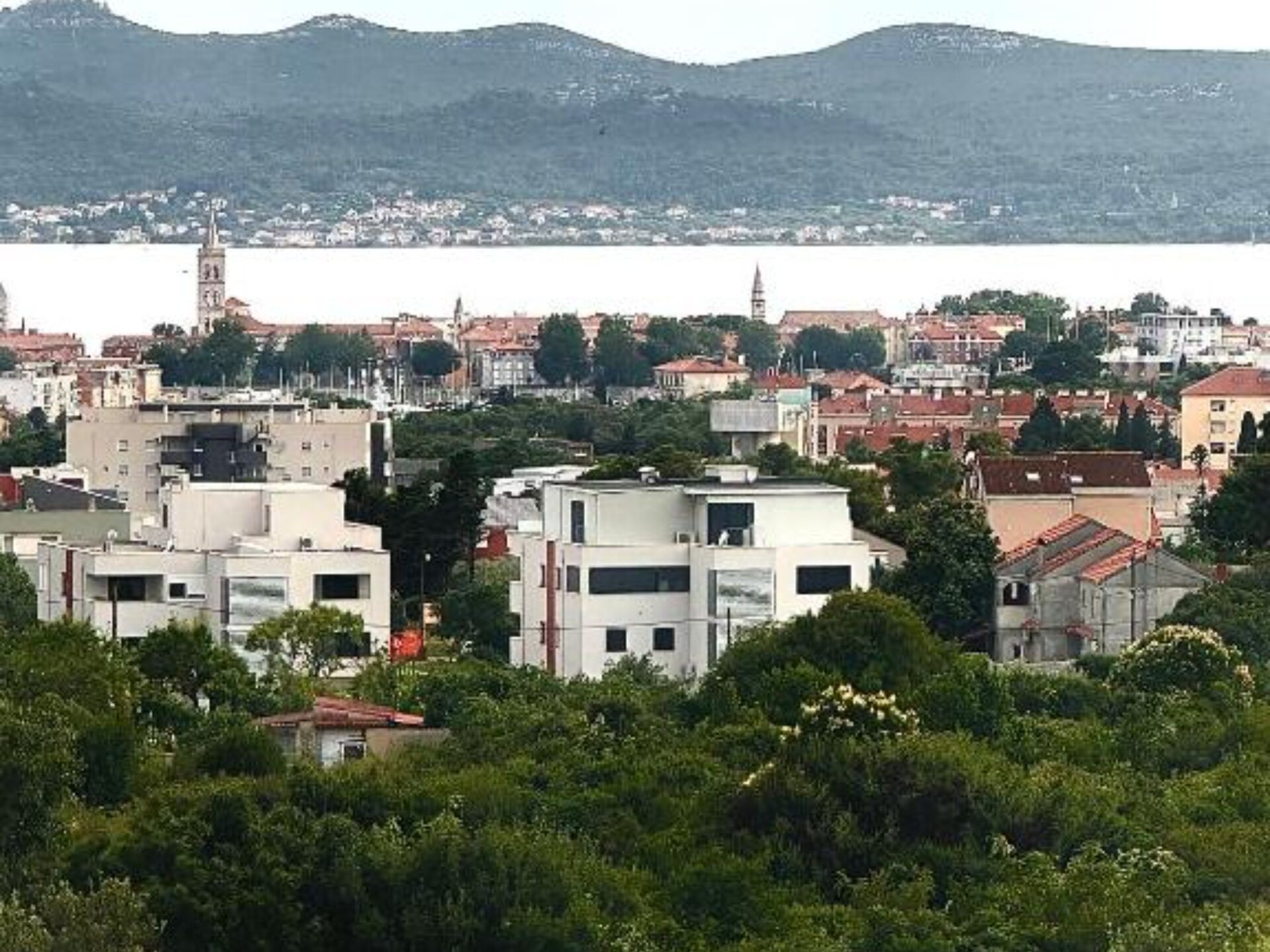 Modern appartement met balkon en uitzicht op Zadar, 2,5 km van het strand - foto 22