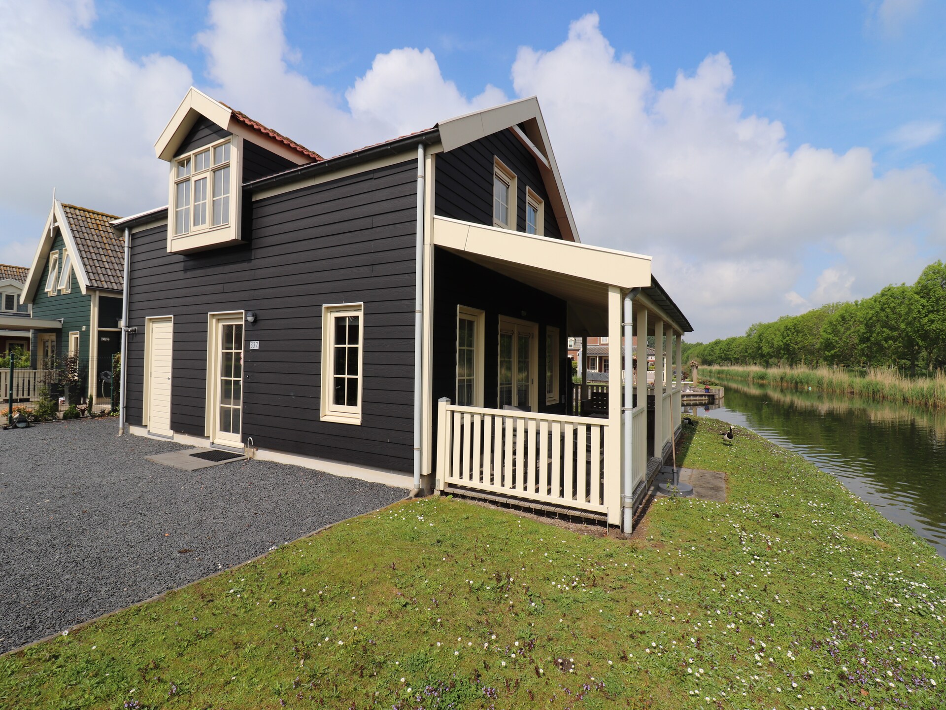 Knus vakantiehuis aan het water in Simonshaven met eigen veranda - foto 2