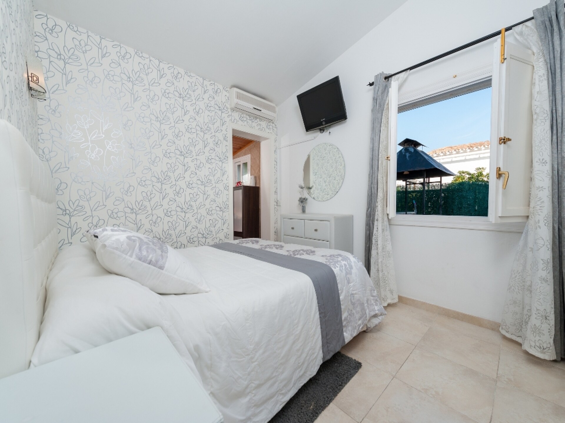 Sfeervolle tent aan de golfbaan bij Port d'Alcúdia, vlakbij het strand - foto 13