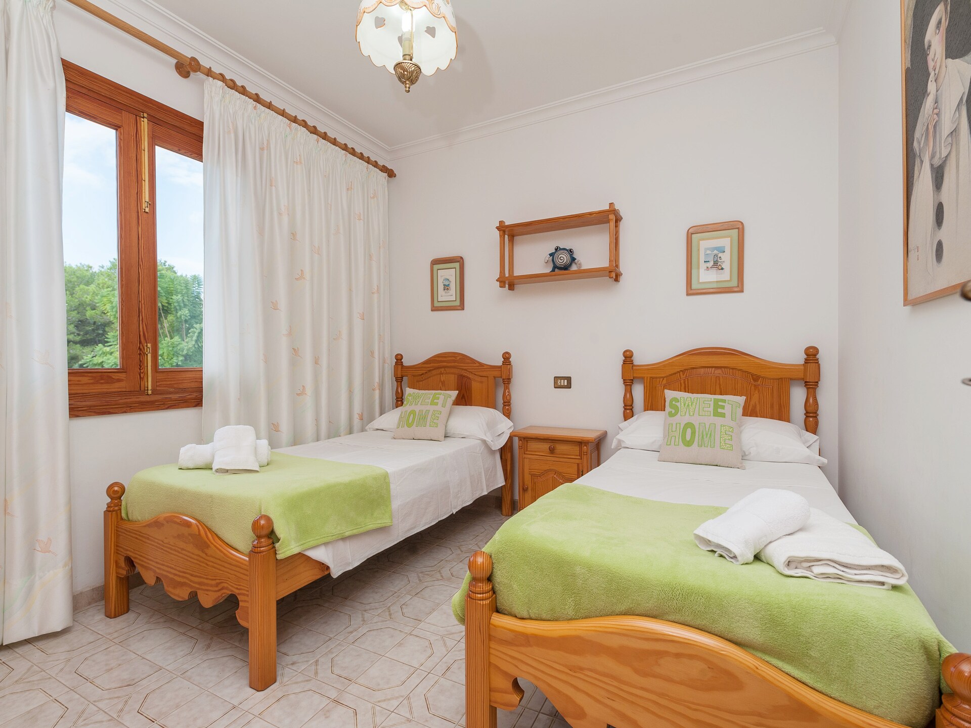 Ruime familietent aan de golfbaan in Port d'Alcúdia, 100m van strand - foto 12