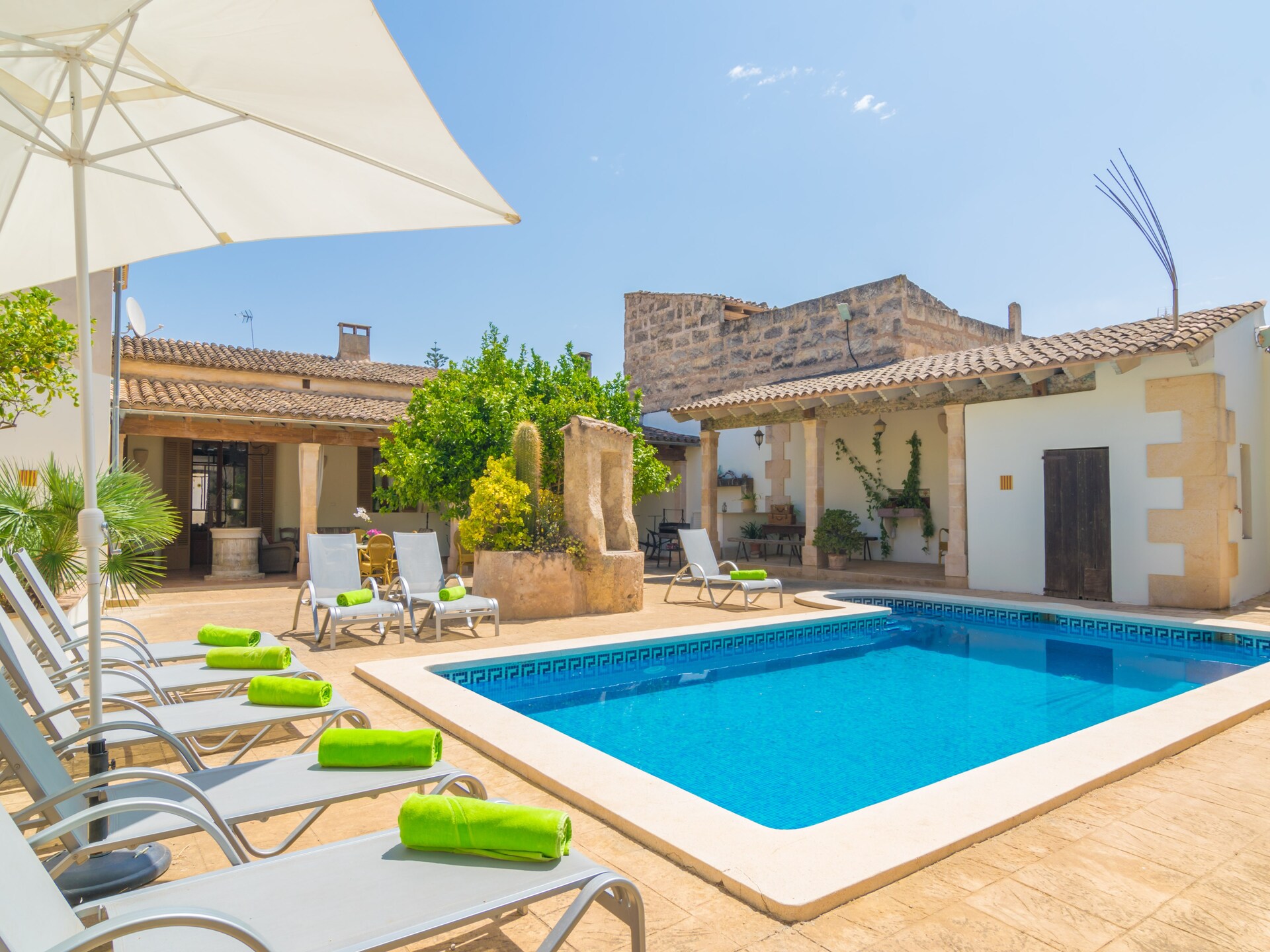 Authentieke Mallorcaanse villa met privézwembad aan de golfbaan in Maria de la Salut - foto 1