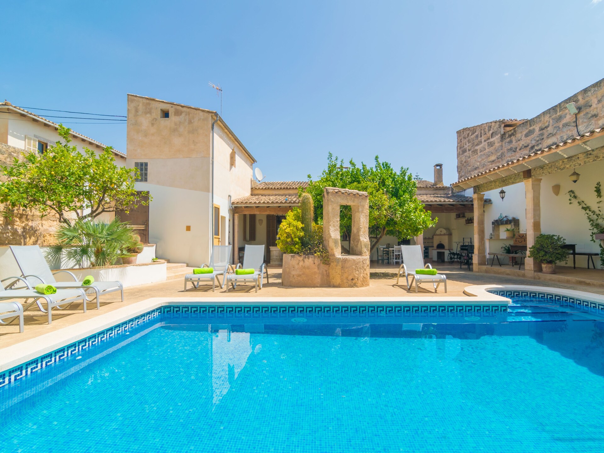Authentieke Mallorcaanse villa met privézwembad aan de golfbaan in Maria de la Salut - foto 10