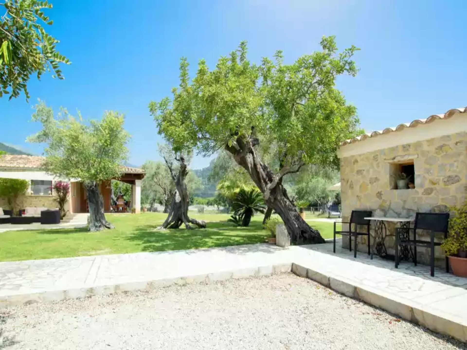 Authentieke villa aan de voet van de Tramuntana met privézwembad en gastenverblijf - foto 31