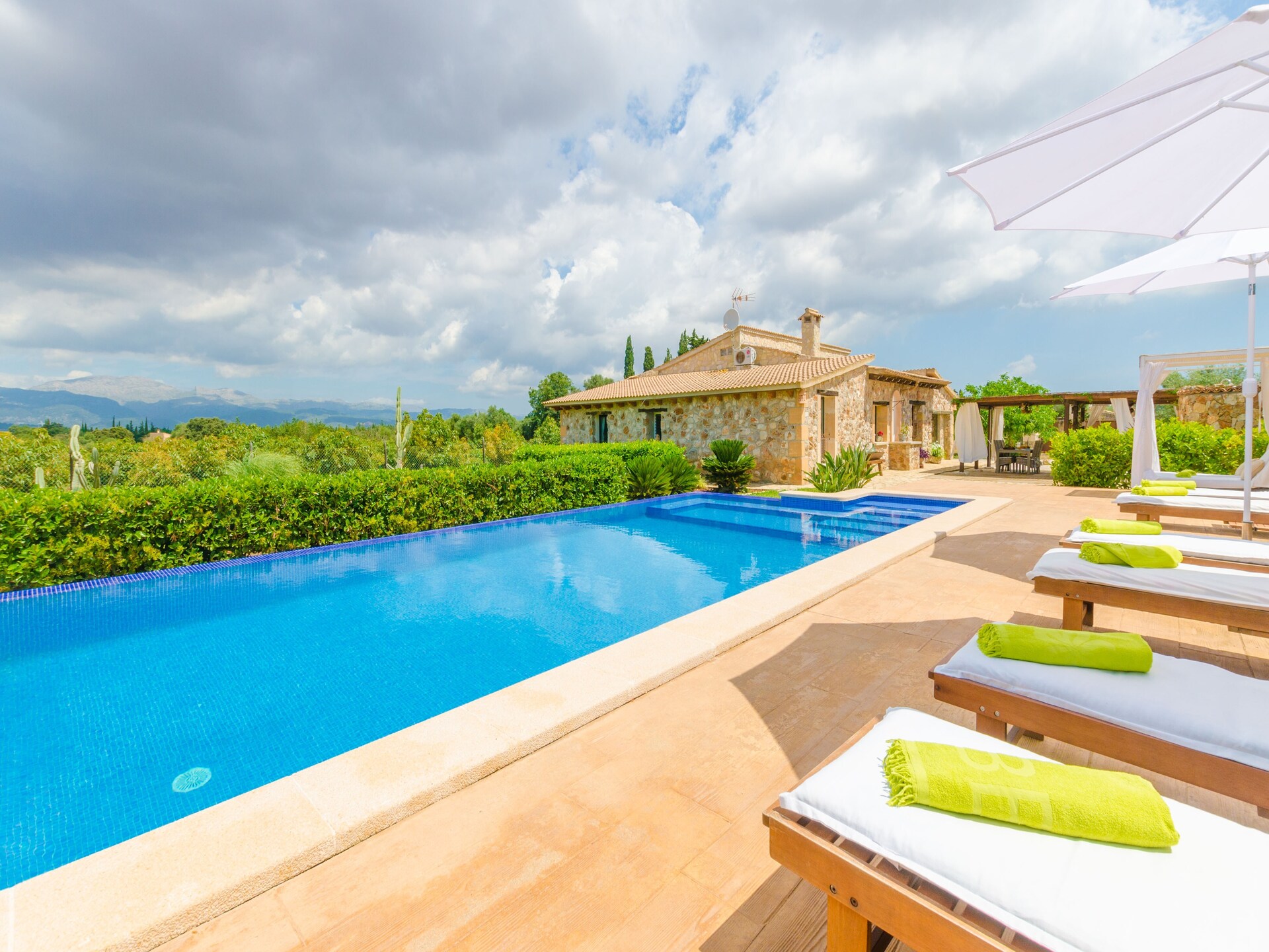 Vrijstaande villa aan golfbaan Muro met privézwembad en jacuzzi - foto 38