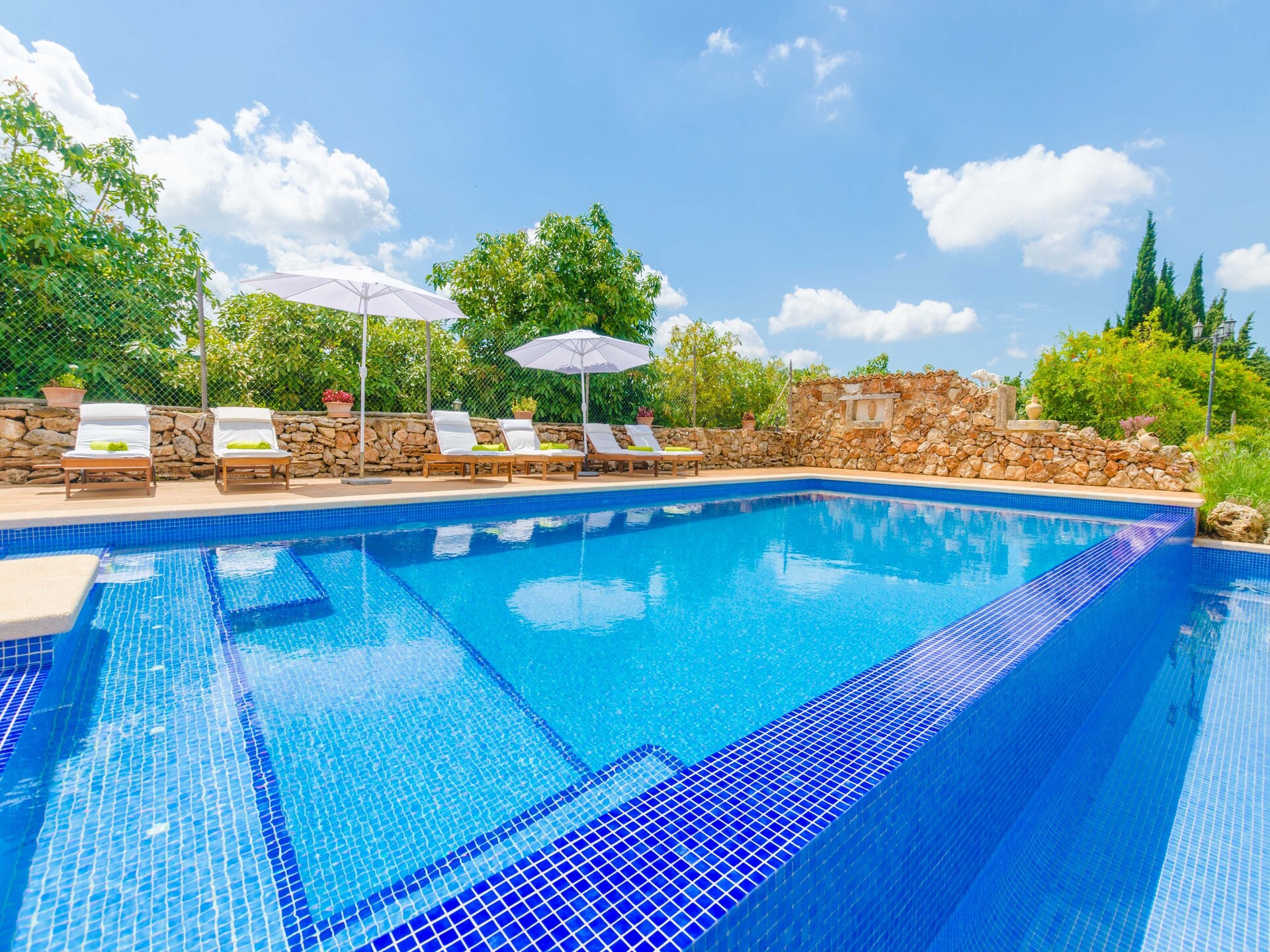 Vrijstaande villa aan golfbaan Muro met privézwembad en jacuzzi - foto 42