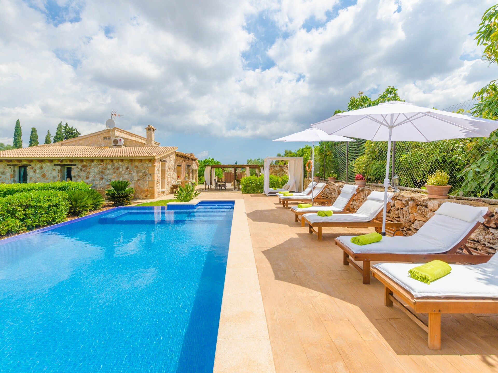 Vrijstaande villa aan golfbaan Muro met privézwembad en jacuzzi - foto 44