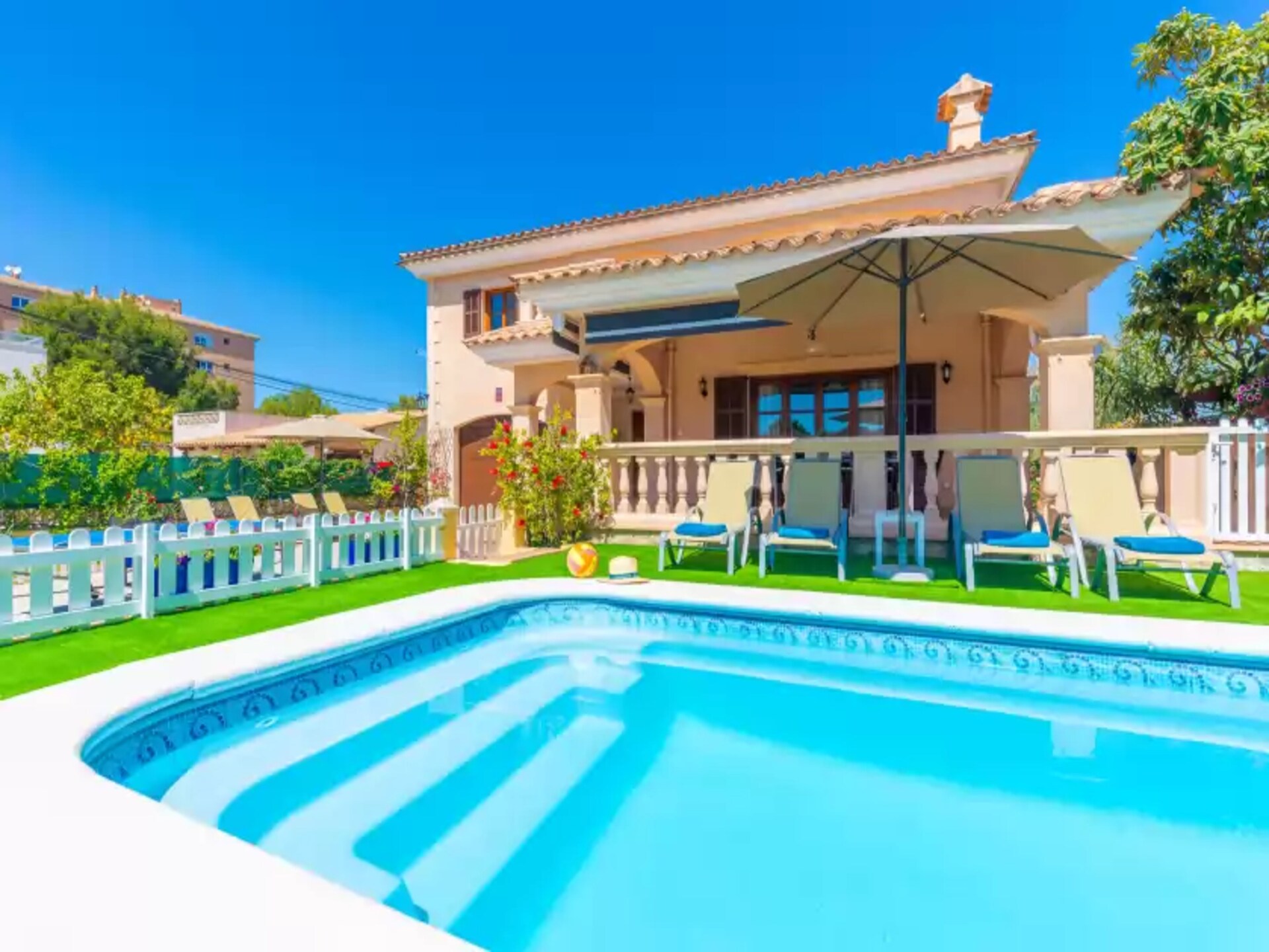 Vrijstaande villa met privézwembad op 900 meter van het strand van Alcudia - foto 9