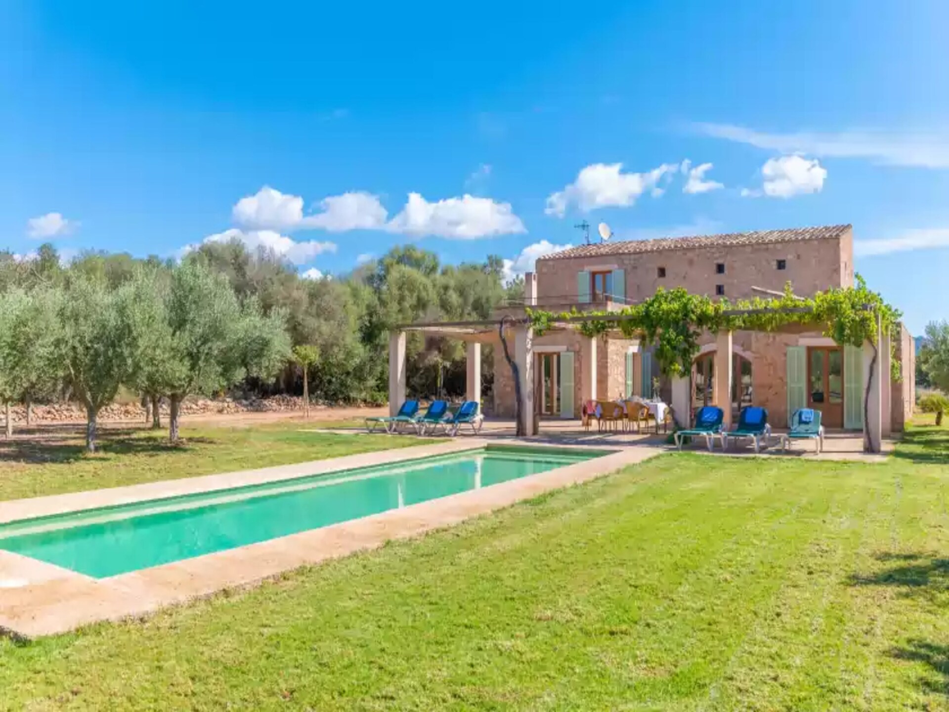 Vrijstaande villa met privézwembad aan golfbaan, 1,1 km van strand - foto 14