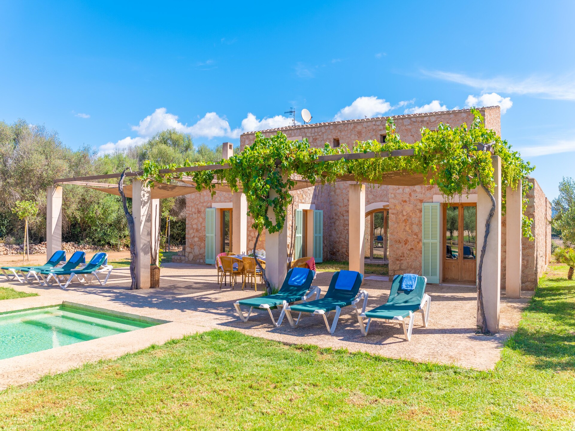 Vrijstaande villa met privézwembad aan golfbaan, 1,1 km van strand - foto 10